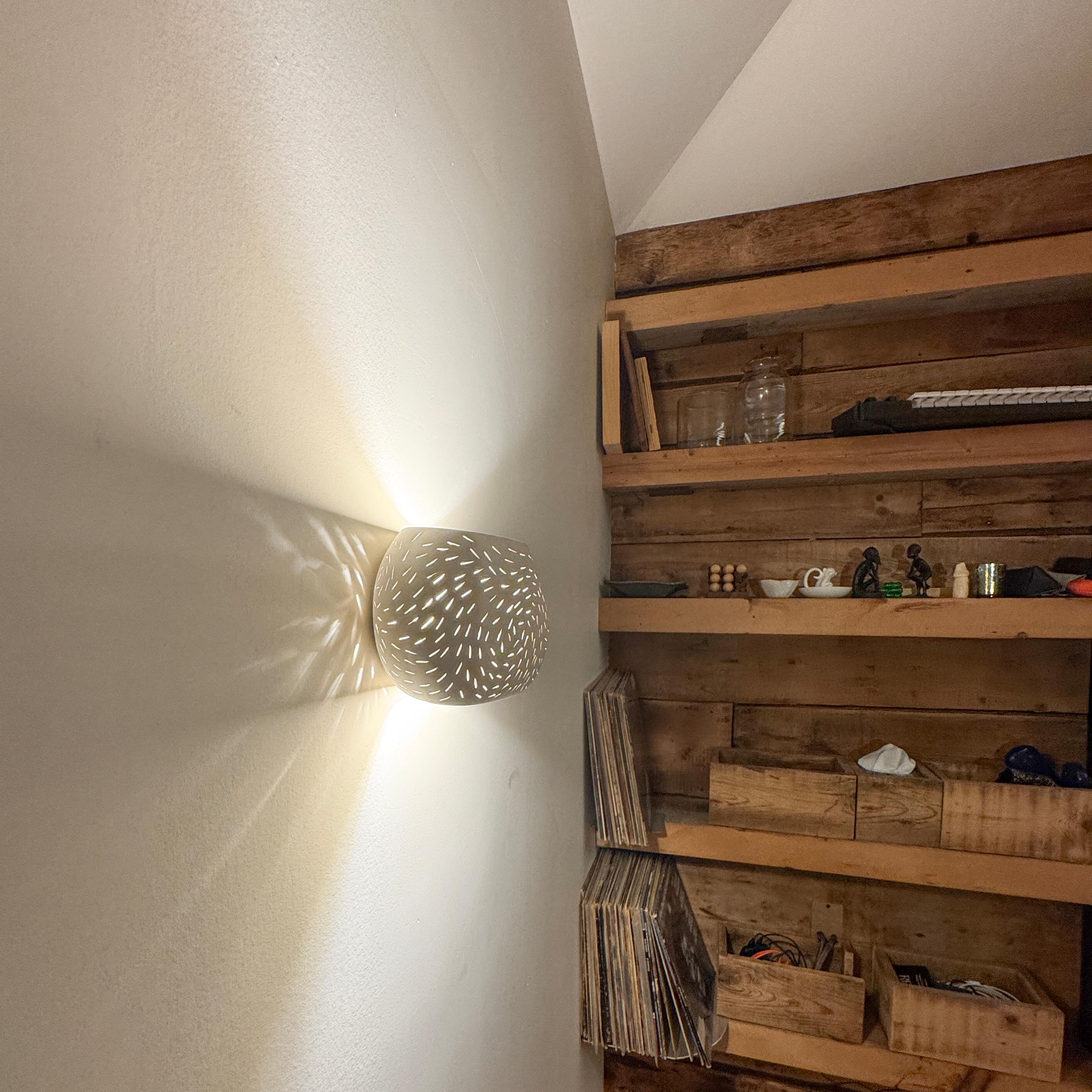 Calco PEBBLE - Scontrino in ceramica - Illuminazione da parete con montaggio ad incasso di design - Realizzato a mano in vendita
