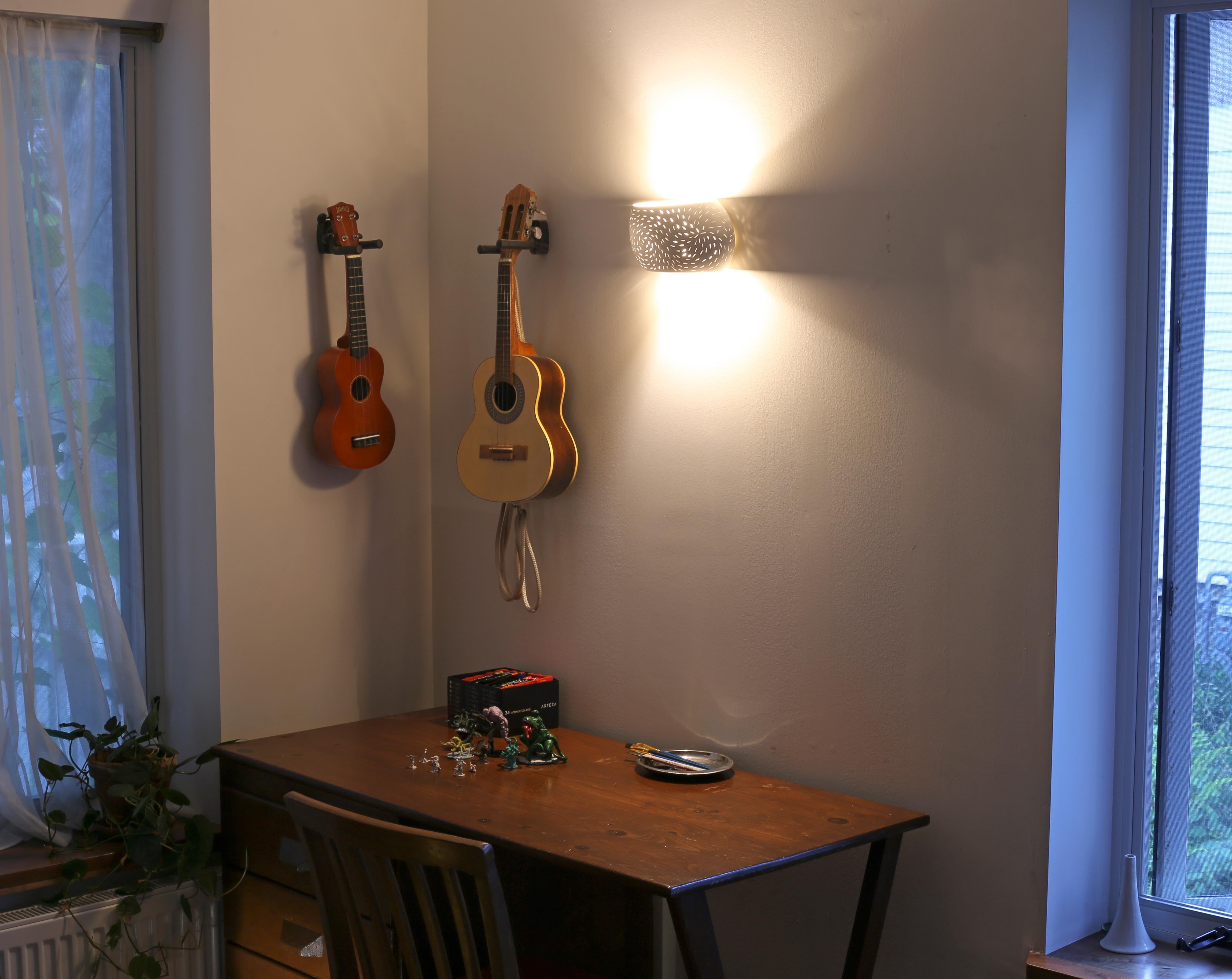 XXI secolo e contemporaneo PEBBLE - Scontrino in ceramica - Illuminazione da parete con montaggio ad incasso di design - Realizzato a mano in vendita