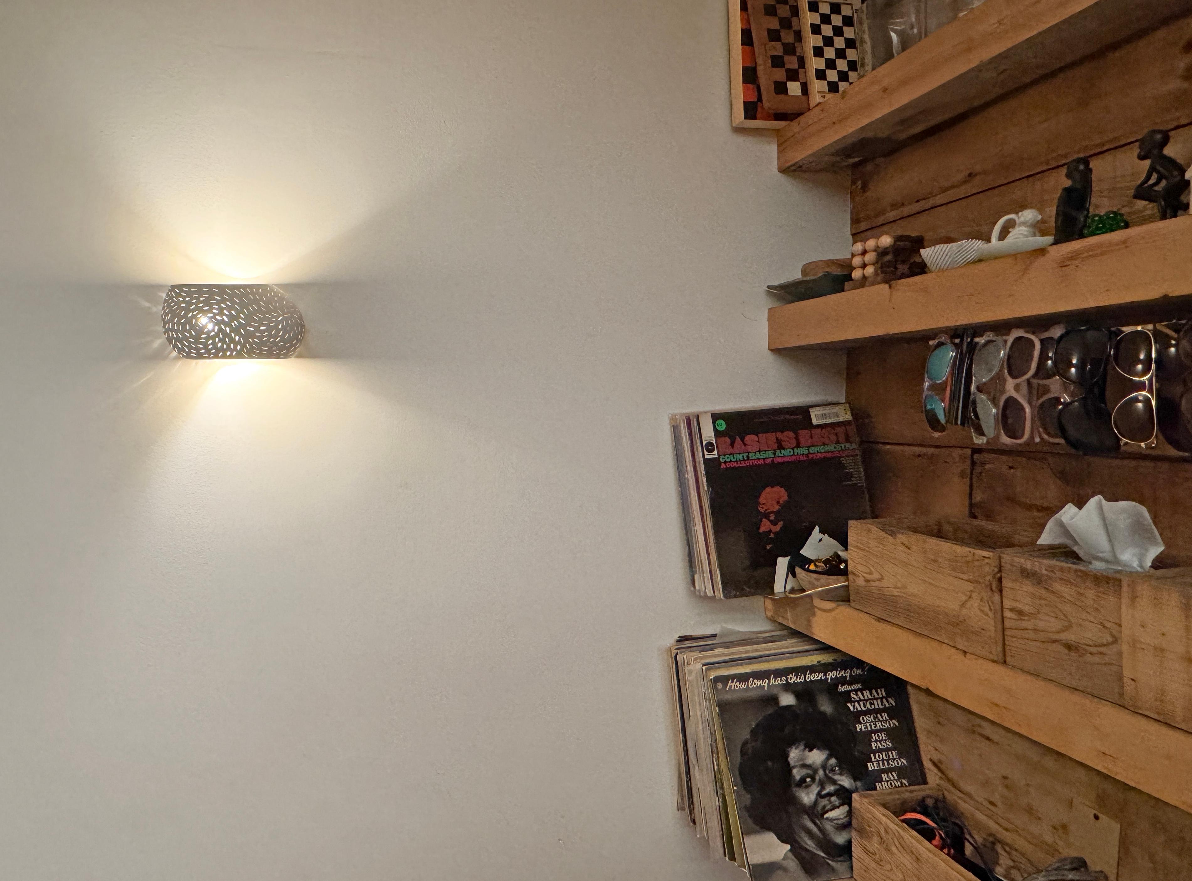 Ceramica PEBBLE - Scontrino in ceramica - Illuminazione da parete con montaggio ad incasso di design - Realizzato a mano in vendita