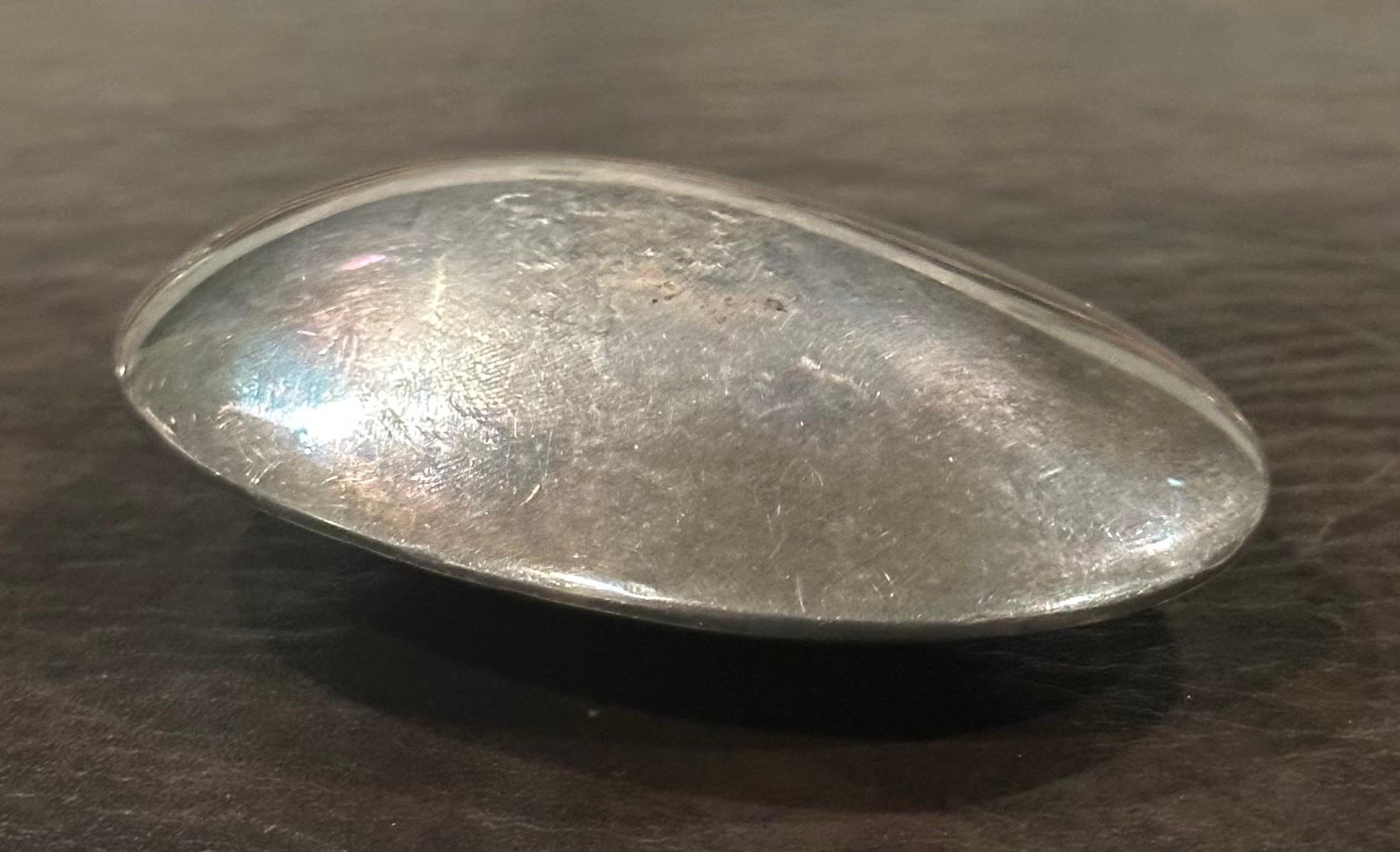 Presse-papiers « Pebble of Peace » en métal argenté de Christofle de France en vente 1