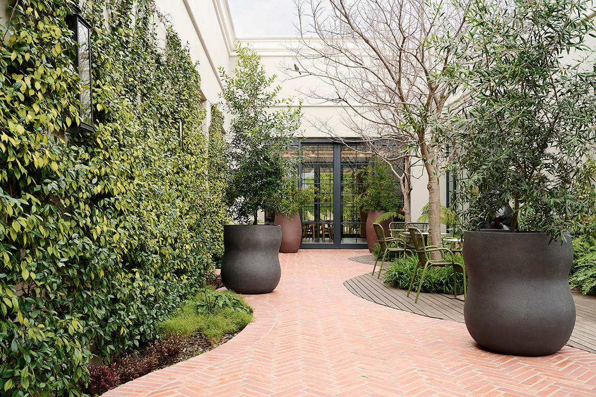 Petite jardinière blanche Pebble par Indigenus en vente 6