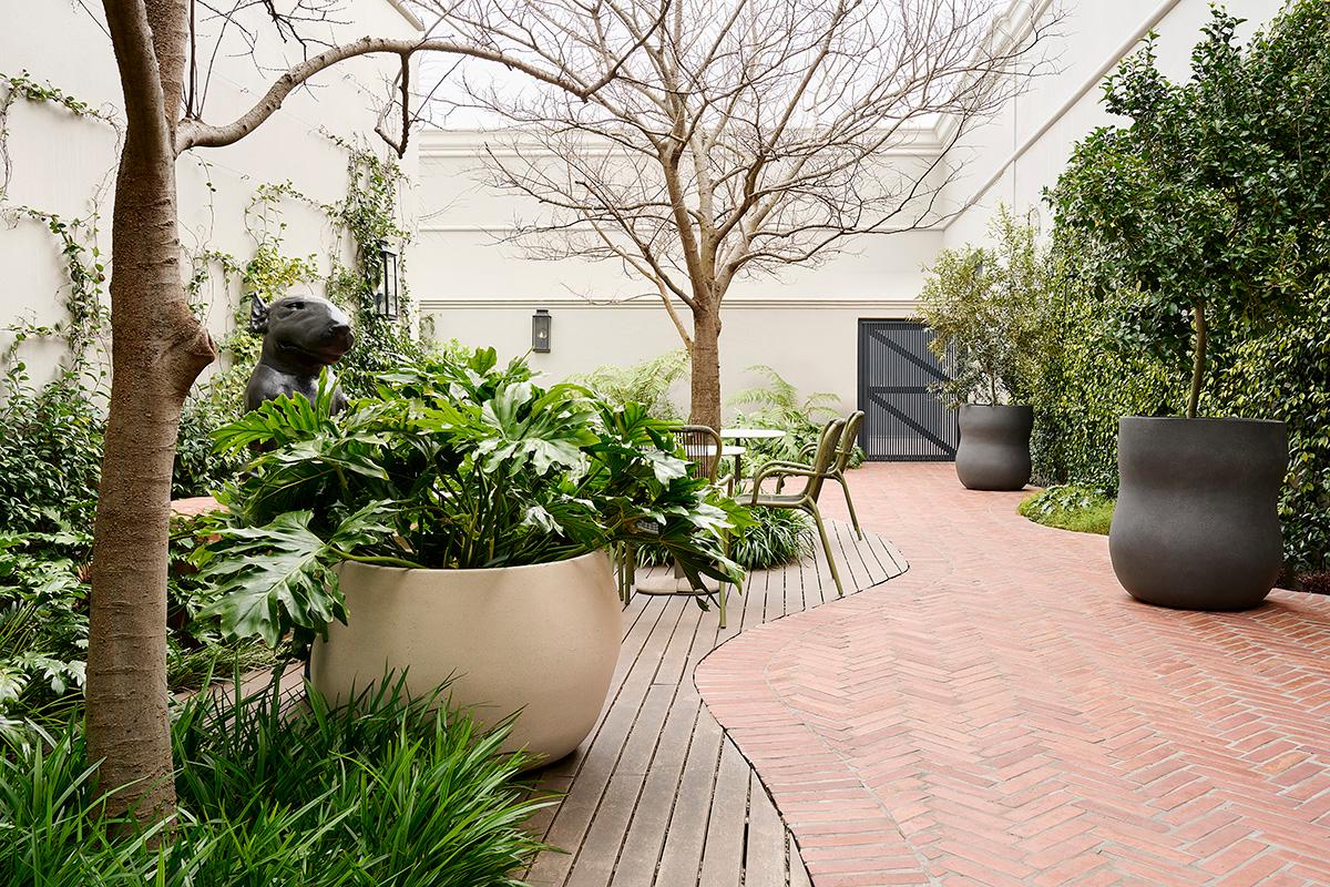 Petite jardinière blanche Pebble par Indigenus en vente 7