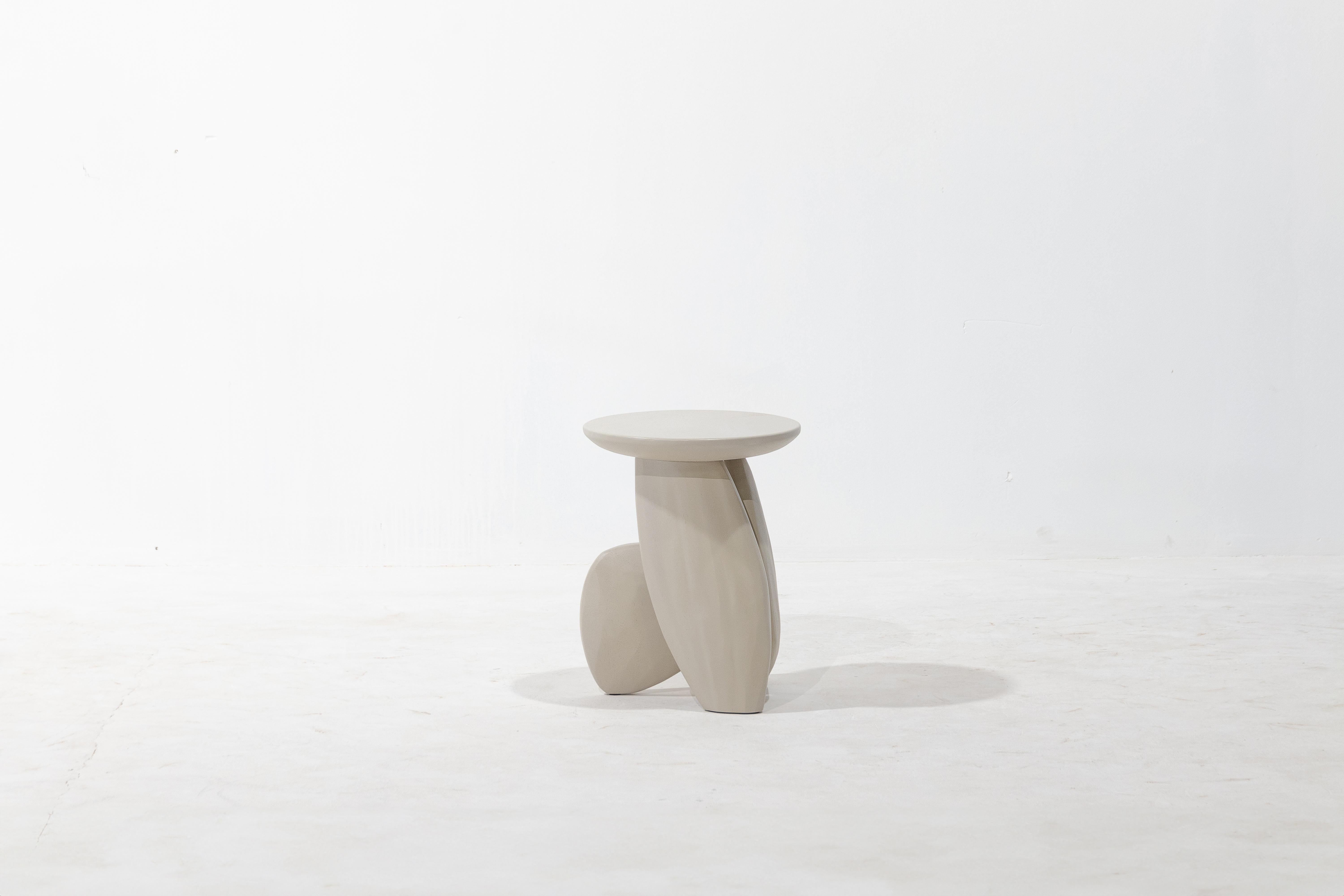 Mid-Century Modern Tabouret Pebble 01, finition en bois blanc pierre en vente