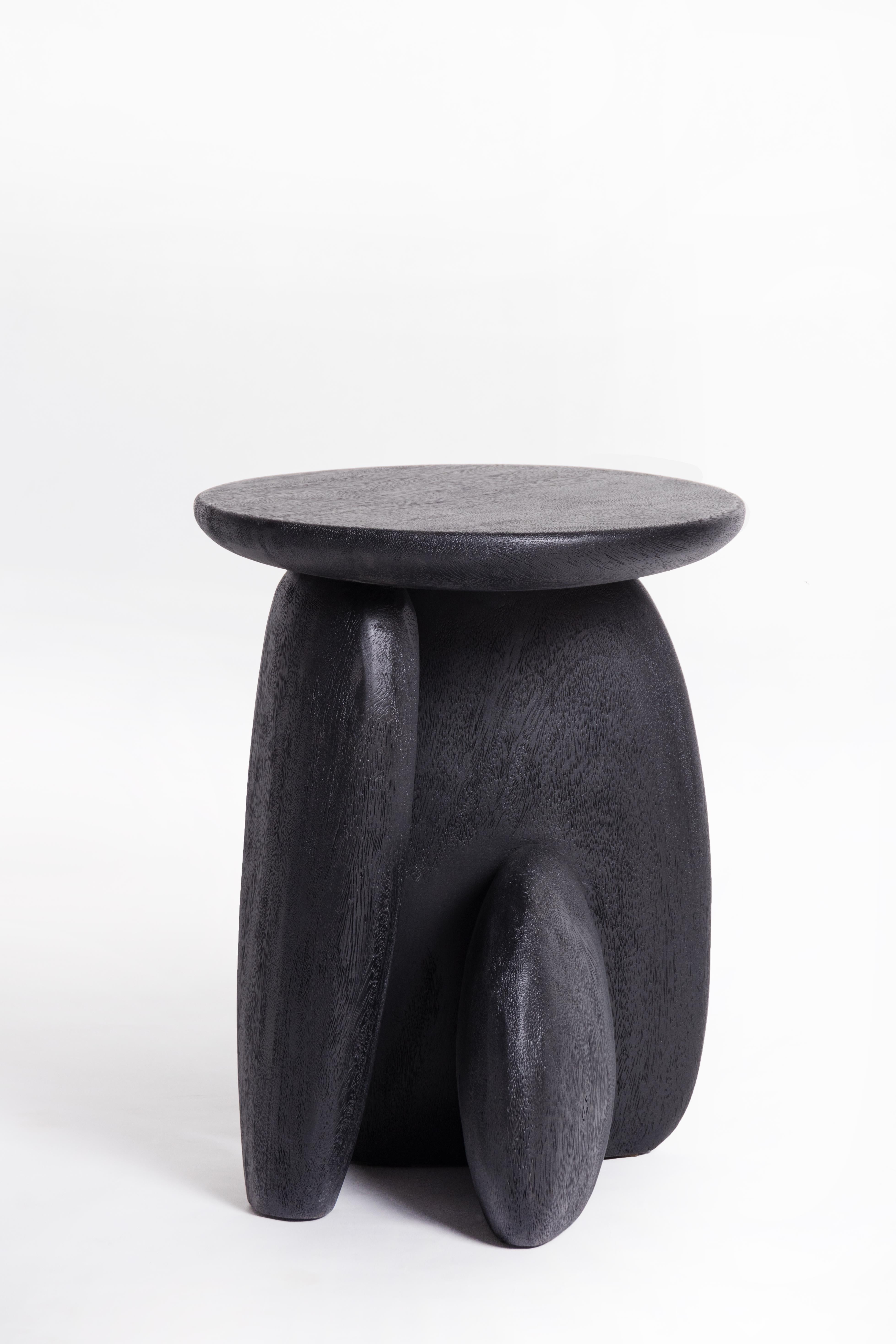Mid-Century Modern Tabouret Pebble Type 02, Rough Black Acacia Wood en vente