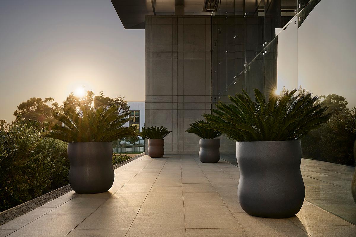 Pebble Tall Brown Planter by Indigenus For Sale 8