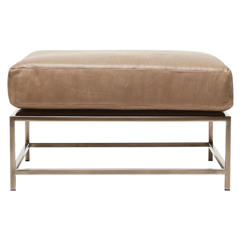 Pouf taupe galbé et nickel antique en vente