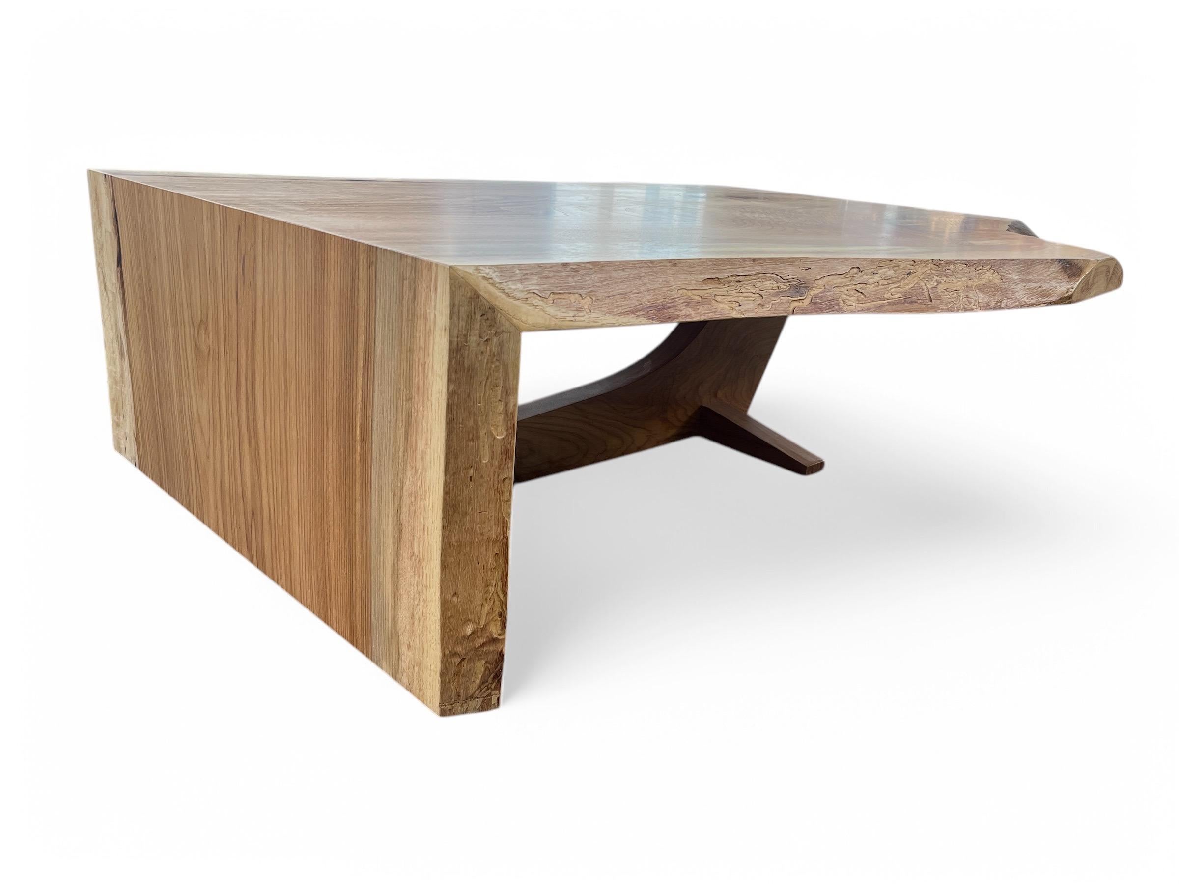 Table basse Pecan Waterfall Neuf - En vente à Saint Louis, MO