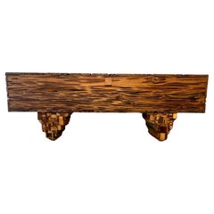 Commode Pecky, conçue et fabriquée à la main par Rafael Calvo en utilisant du bois de cyprès de Pecky