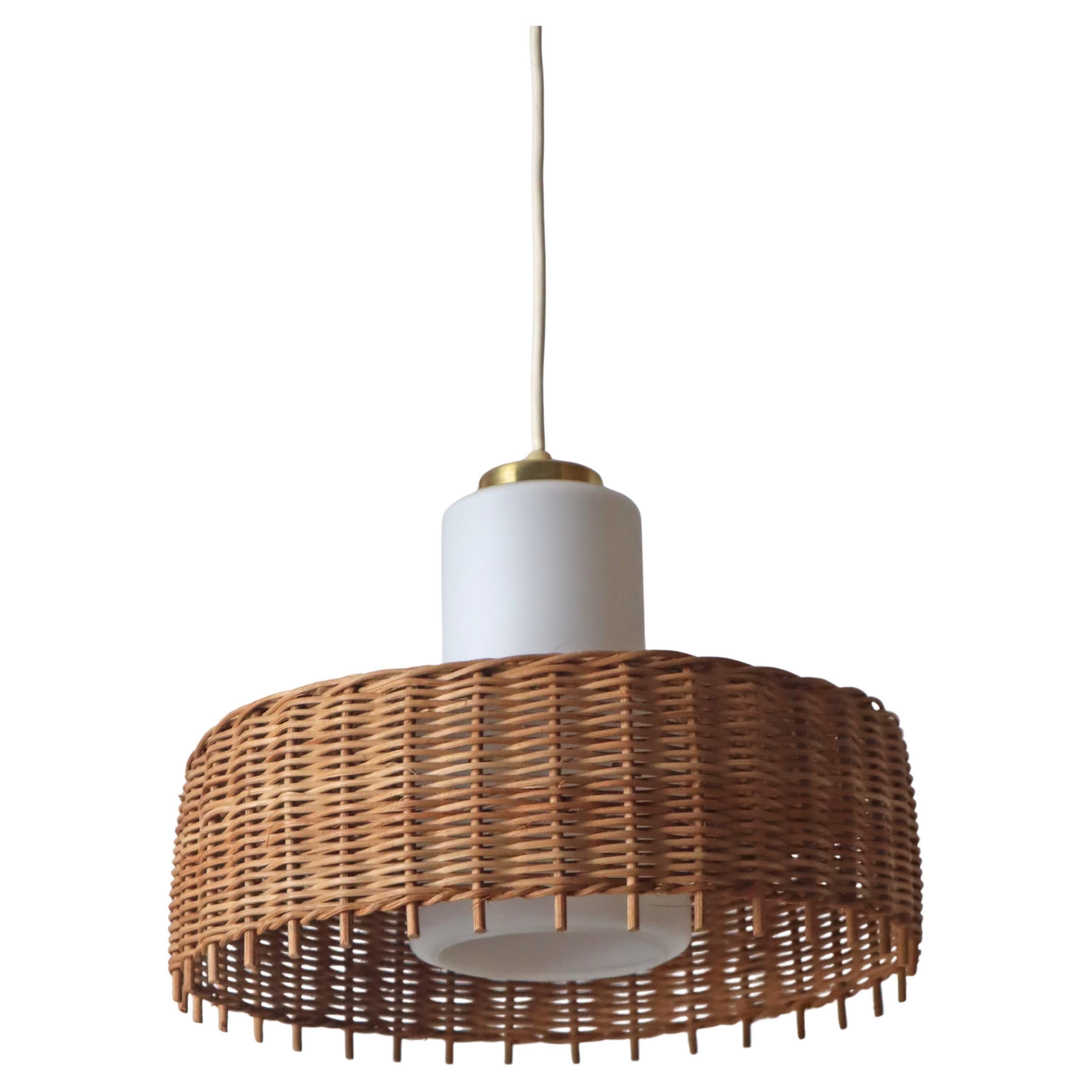 Lampada a pedale di Doria in vetro opalino e rattan intrecciato, Germania anni '60