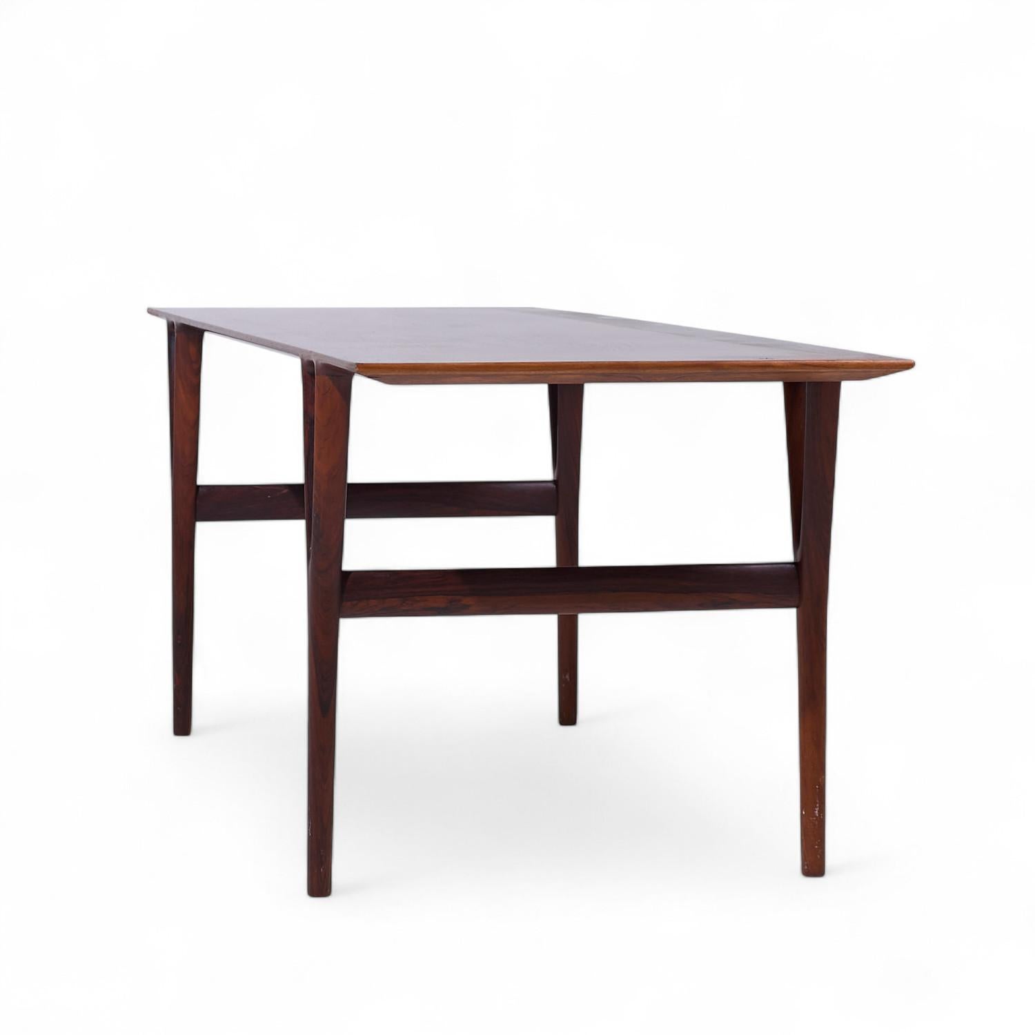 Peder Pedersen Dk for Helge Vestergaard Jensen Danish Rosewood Coffee Table Bon état - En vente à Countryside, IL