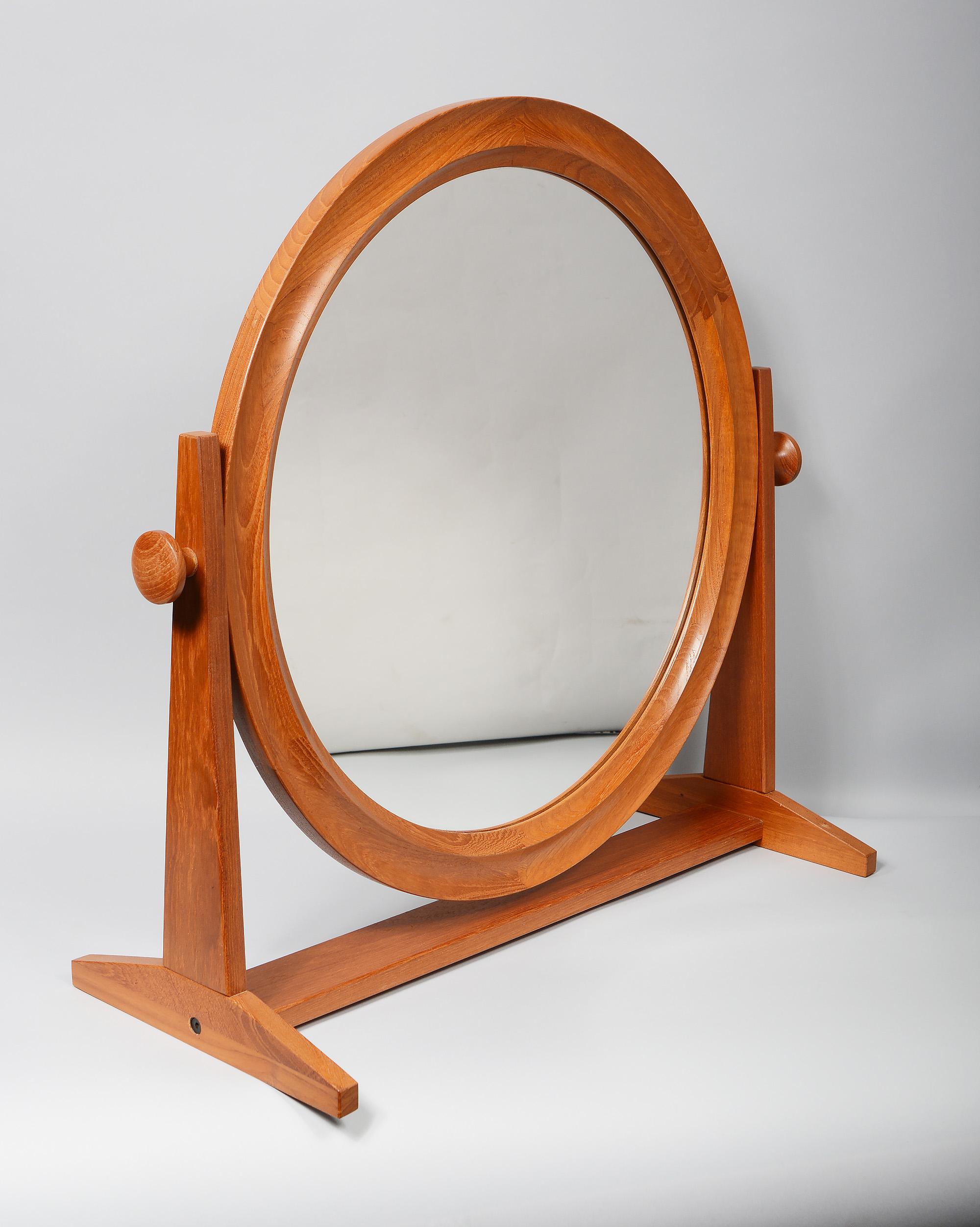 Pedersen & Hansen Large Dresser or Table Top Teak Mirror In Good Condition For Sale In San Mateo, CA