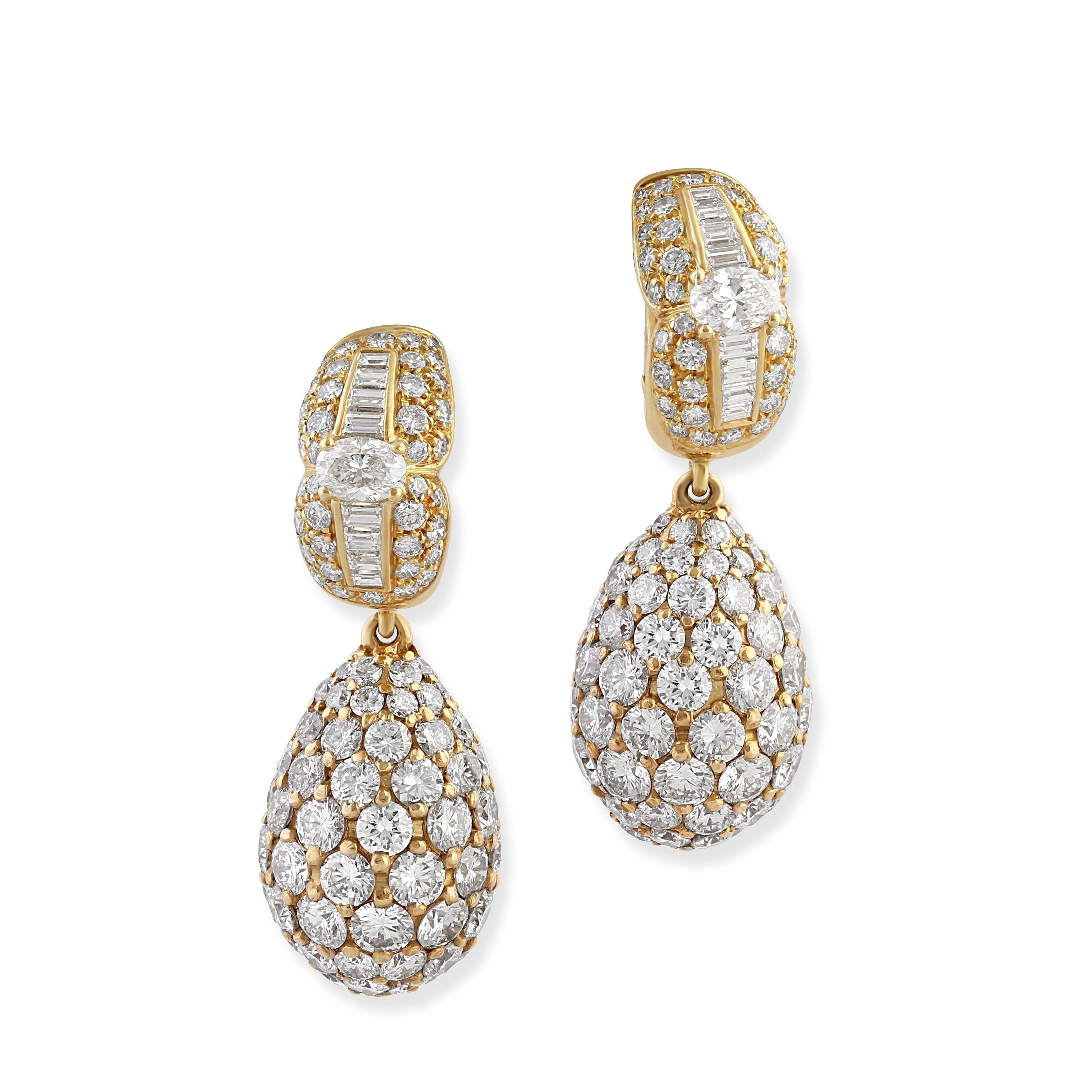 Pederzani, Gold & Diamond Drop Earrings In Good Condition For Sale In London, GB