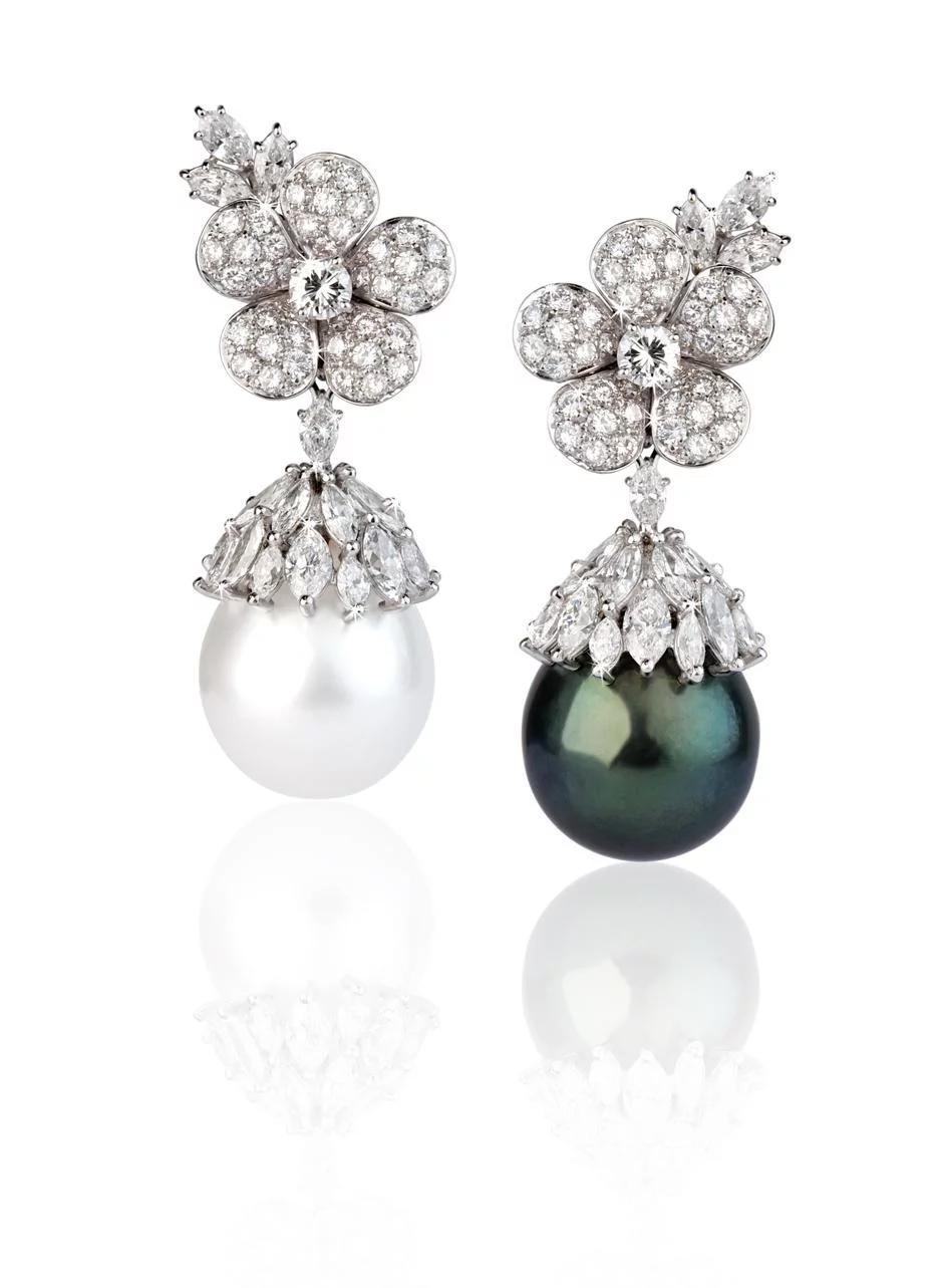 Signierte Ohrringe von Pederzani für etwa 10,00 Karat Diamanten und Perlen (Marquiseschliff) im Angebot