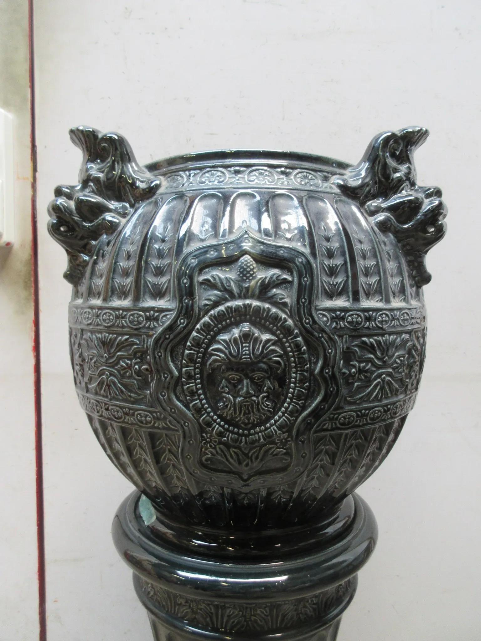 pedestal and its ceramic planter circa 1900 For Sale 1