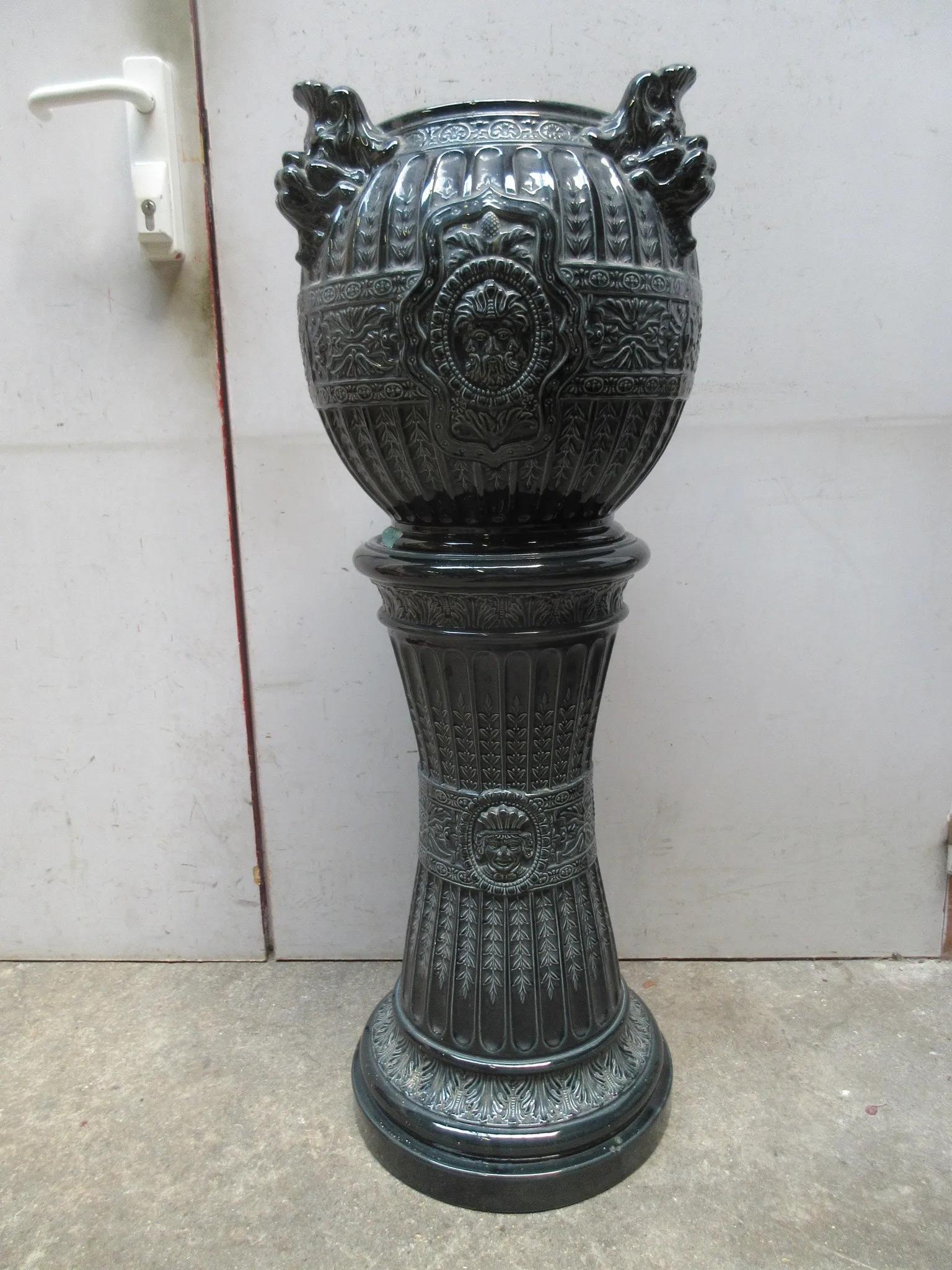 pedestal and its ceramic planter circa 1900 For Sale 3