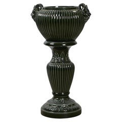 Pedestal y su maceta de cerámica, hacia 1900