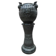 Sockel und dazugehöriger Keramik-Blumenkübel, CIRCA 1900