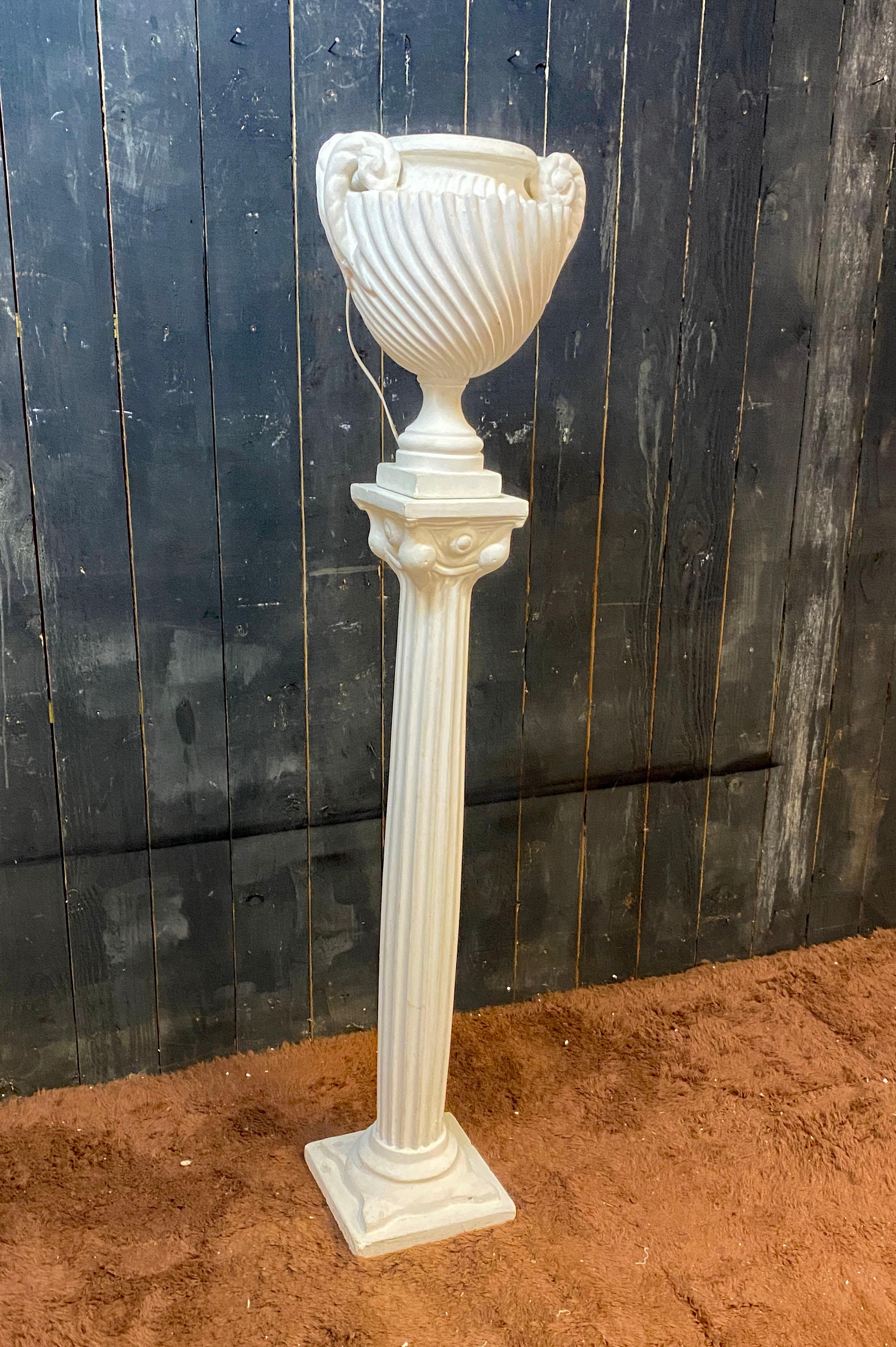 Neoclassical pedestal and its neo-classical plaster light basin circa 1940/1950 For Sale
