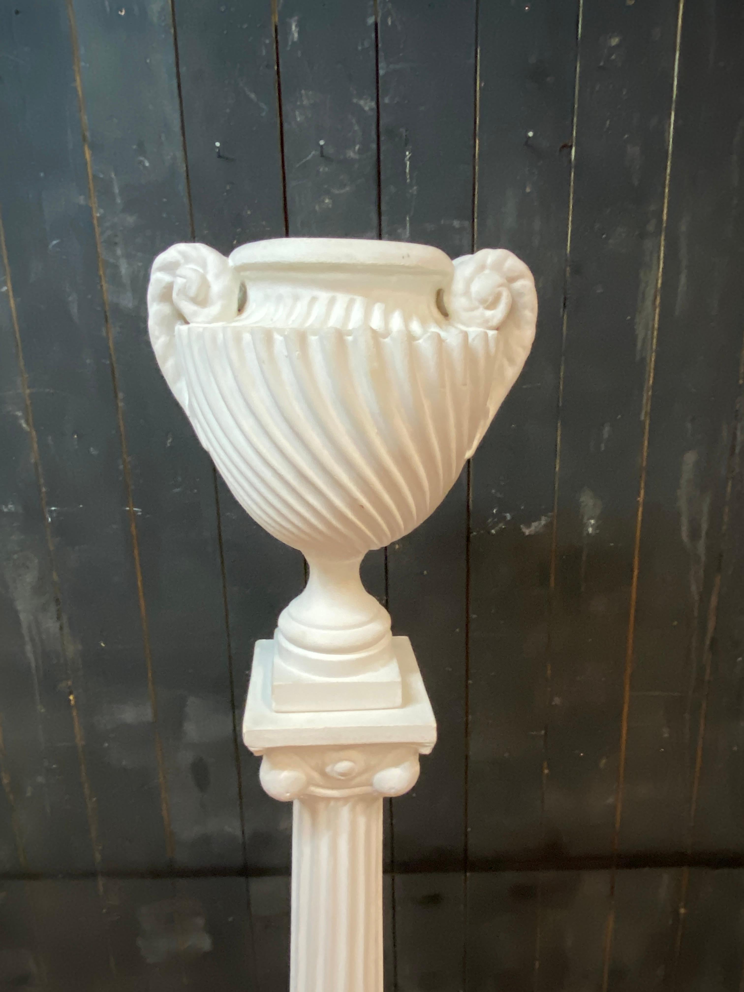 pedestal and its neo-classical plaster light basin circa 1940/1950 In Good Condition For Sale In Saint-Ouen, FR