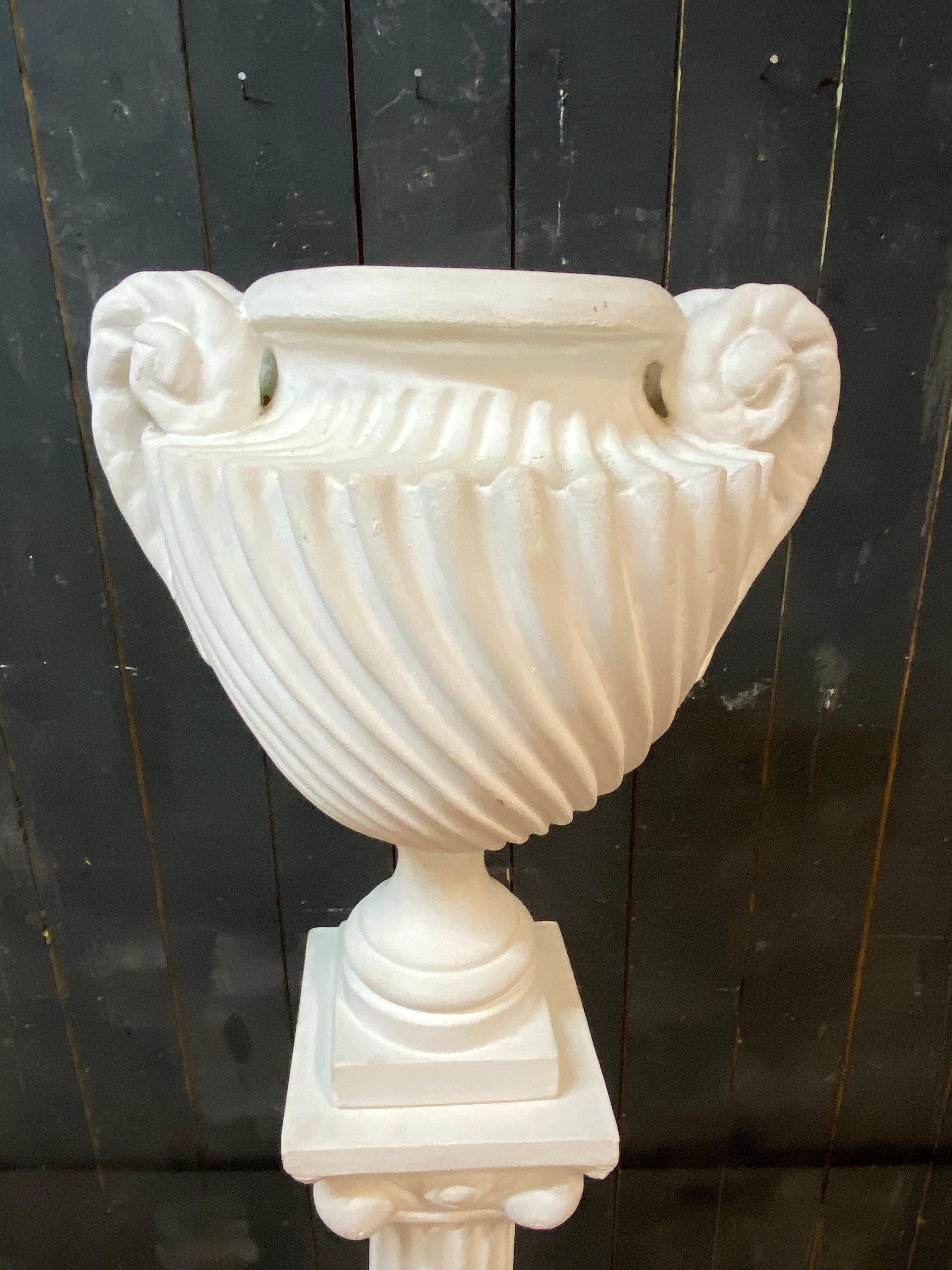 Mid-20th Century pedestal and its neo-classical plaster light basin circa 1940/1950 For Sale
