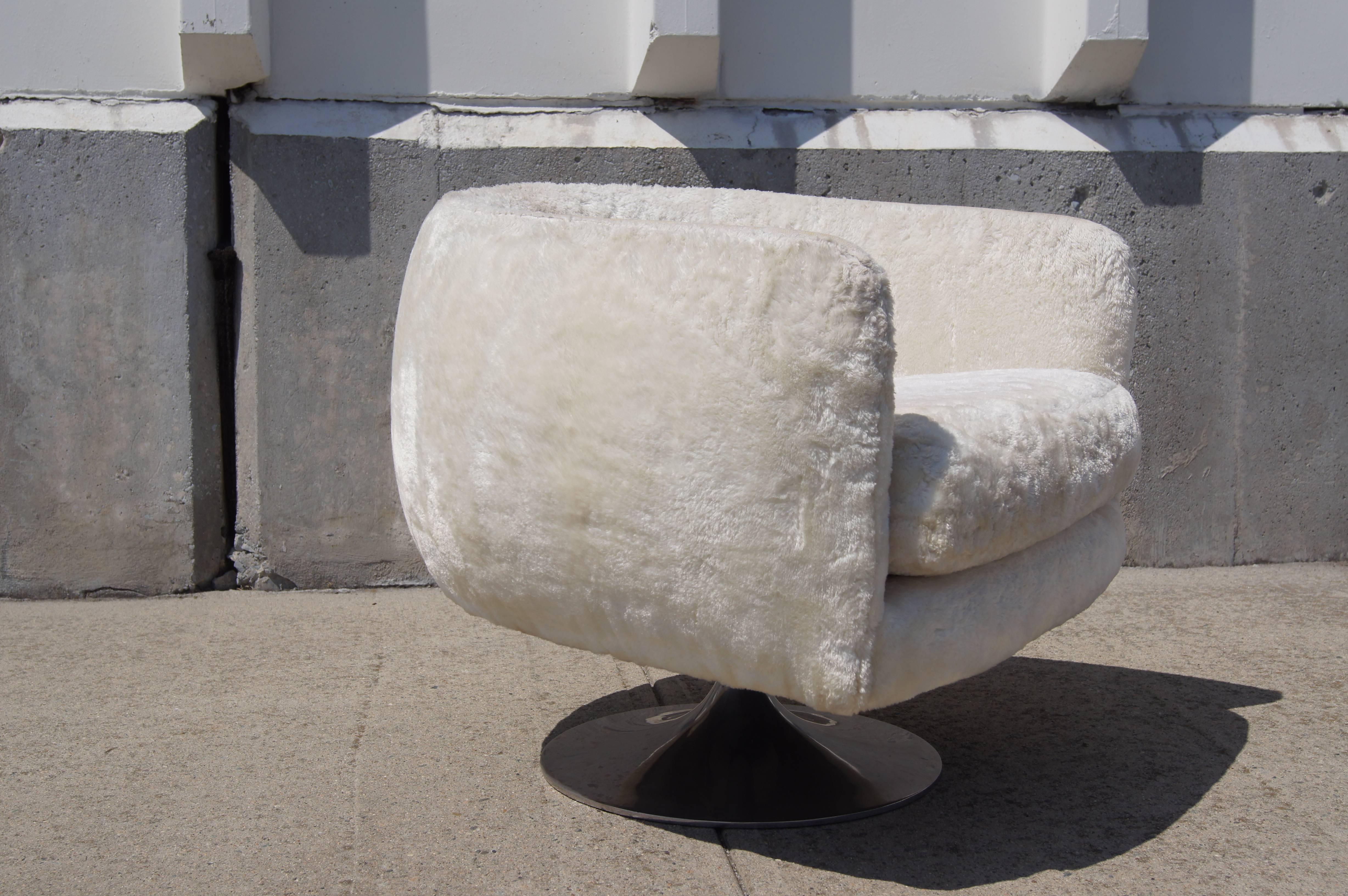 Mid-Century moderno Poltrona con piedistallo e base girevole in cromo di Adrian Pearsall per Craft in vendita