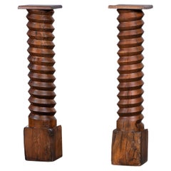 Pedestal Brutalista a la Manera de Charles Dudouyt