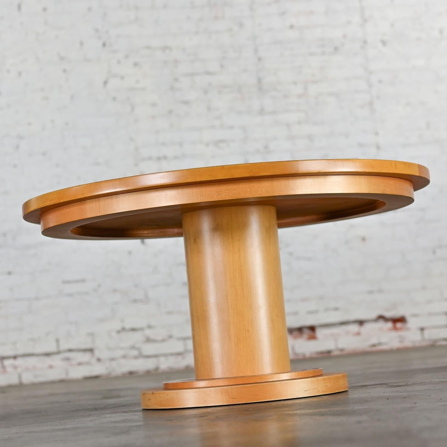 Canadien Table basse sur piédestal de Michael Graves pour Craftwood, Div. de Sonnenberg Ind en vente