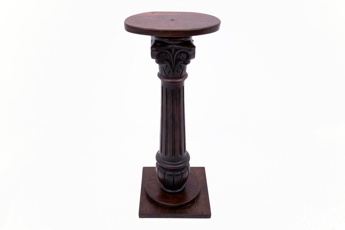 Colonne ancienne datant d'environ 1910, Europe de l'Ouest.

Dimensions : hauteur 100 cm / largeur 38 cm / profondeur 38 cm