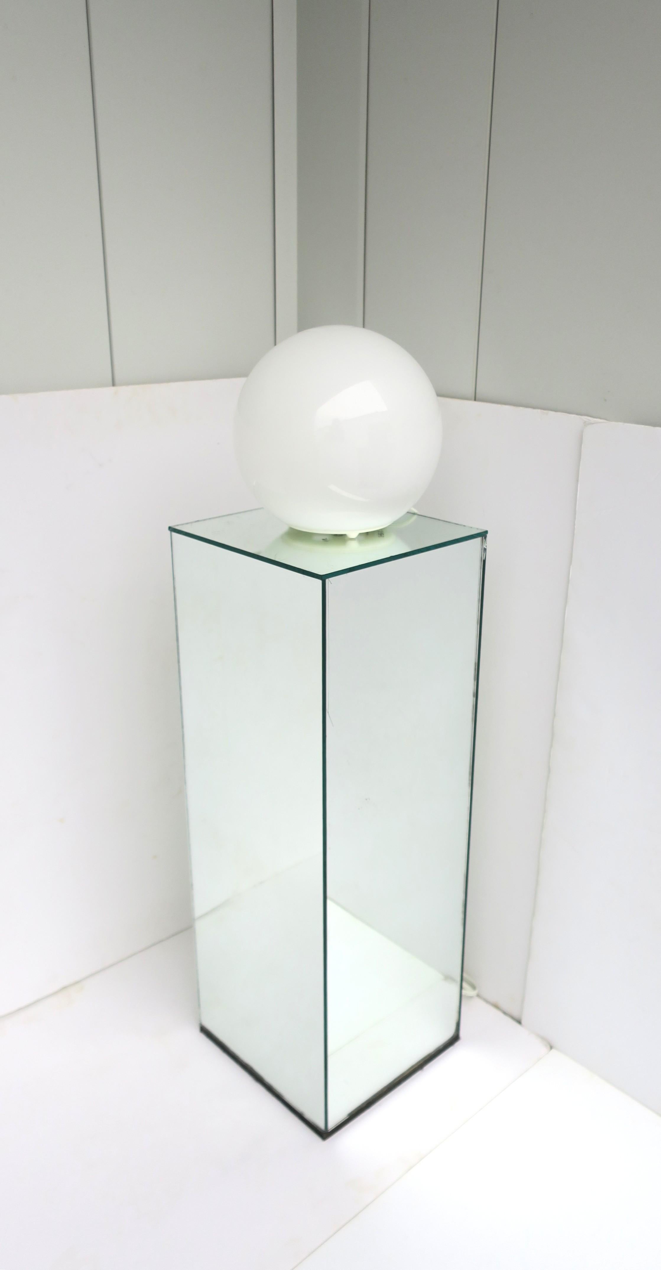 20th Century Pedestal Column Mirrored For Sale