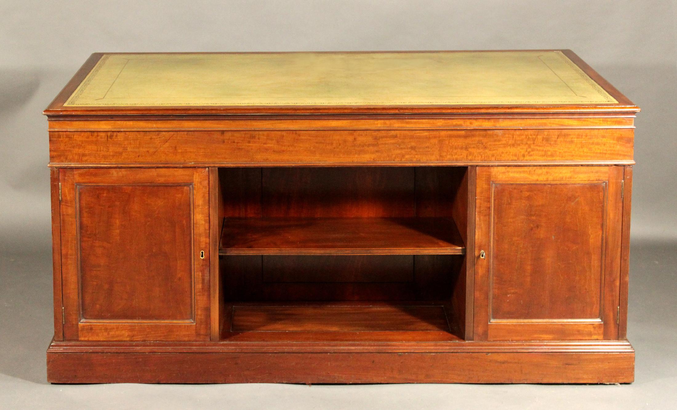 Victorian Pedestal Desk in the Manner of Gillows of Lancaster For Sale