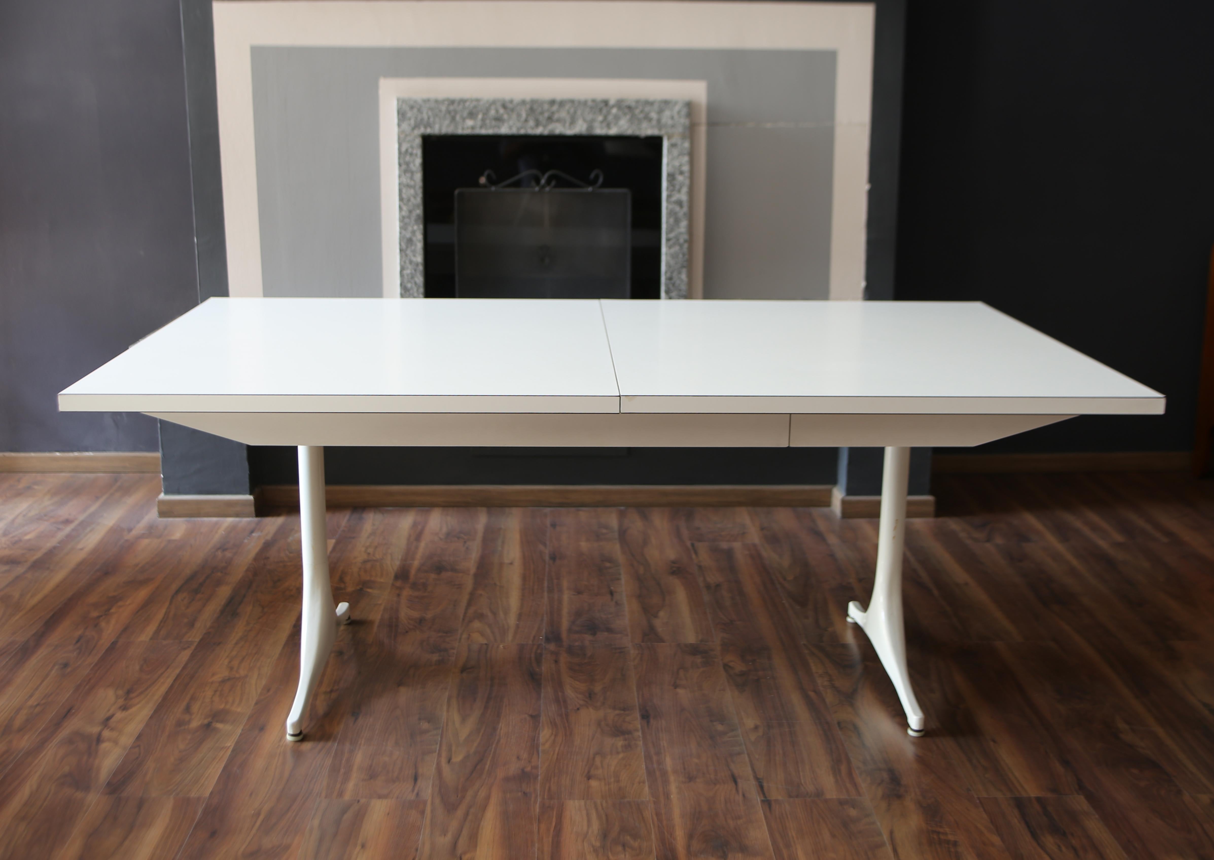 Ausziehtisch Modell Pedestal  5559 Von GEORGE NELSON für HERMAN MILLER 1950er Jahre im Angebot 2