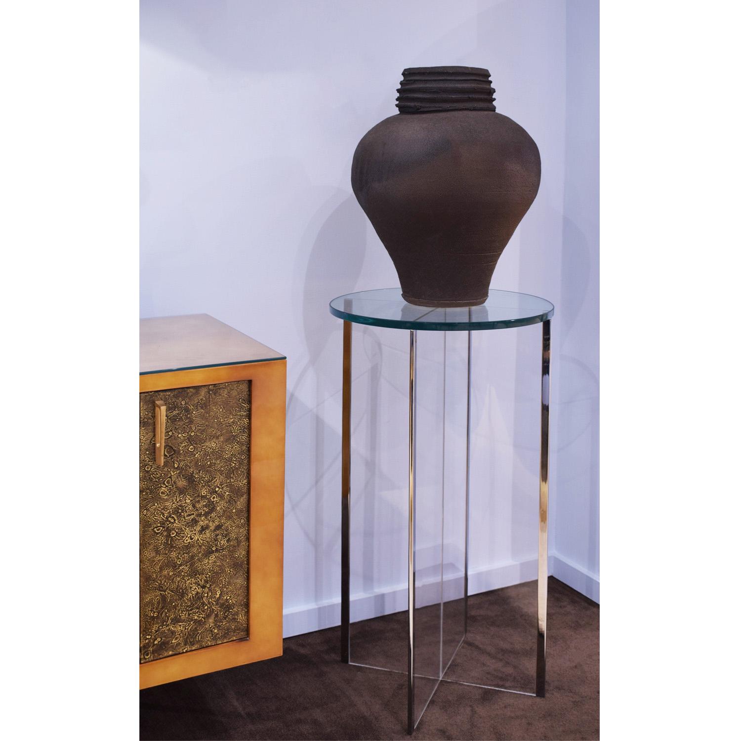 Pedestal in Lucite with Chrome Trim and Glass Top, 1970s In Excellent Condition For Sale In New York, NY