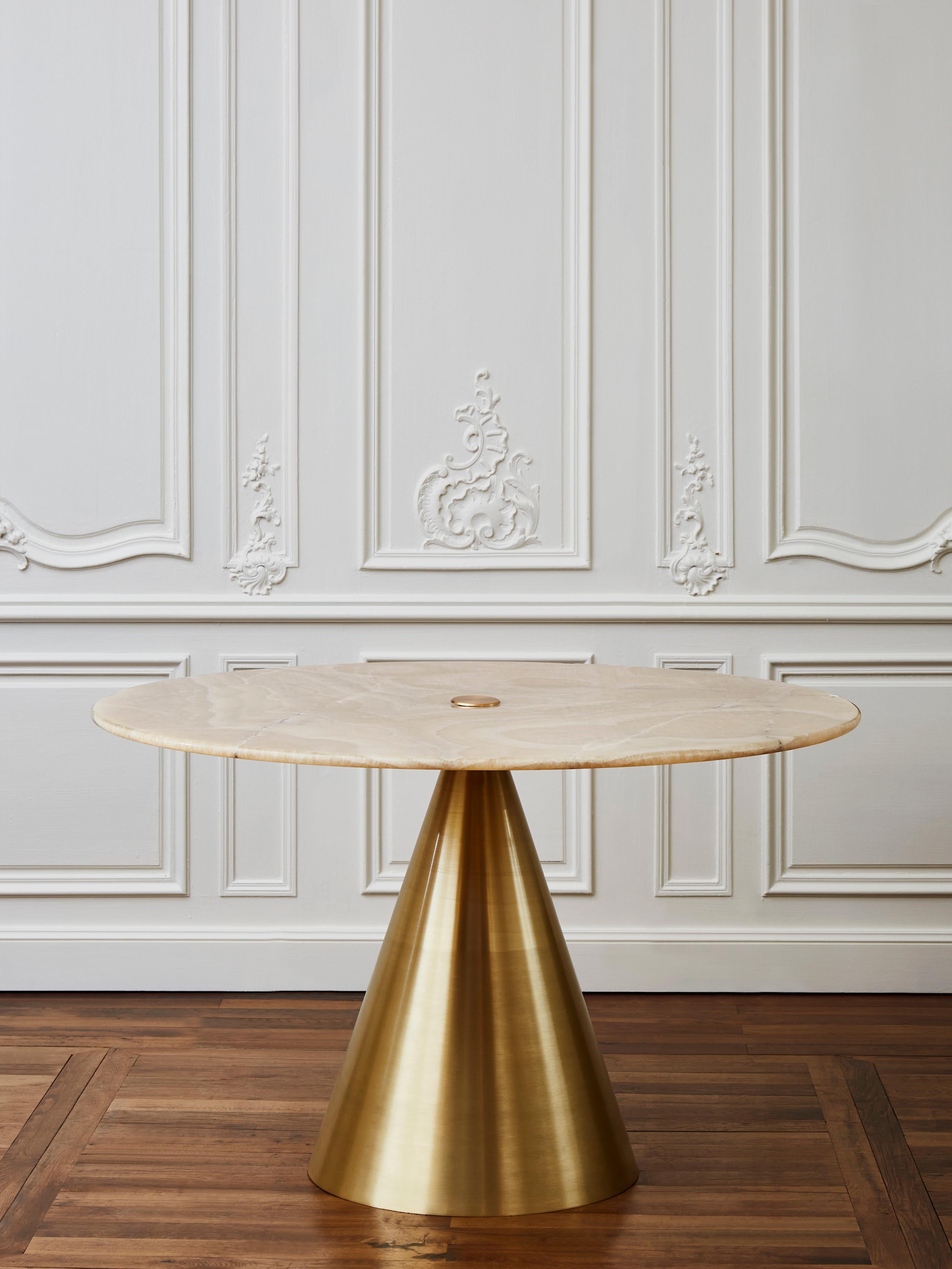 Superb center table in onyx and brass base by Studio Glustin.
France, 2021.