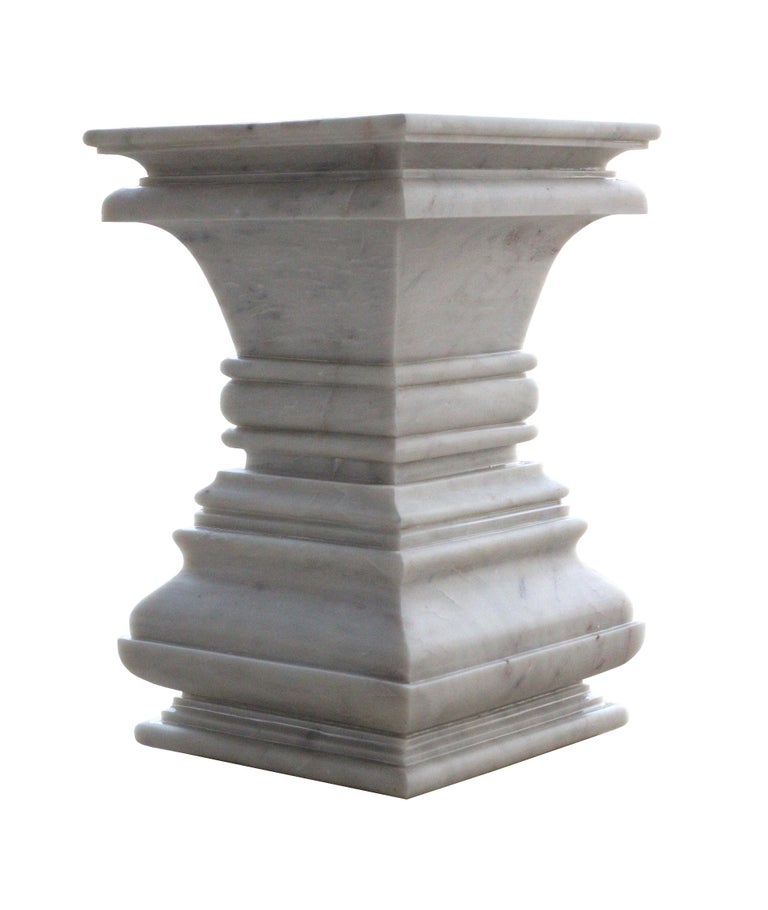 Pedestal in White Marble For Sale at 1stdibs