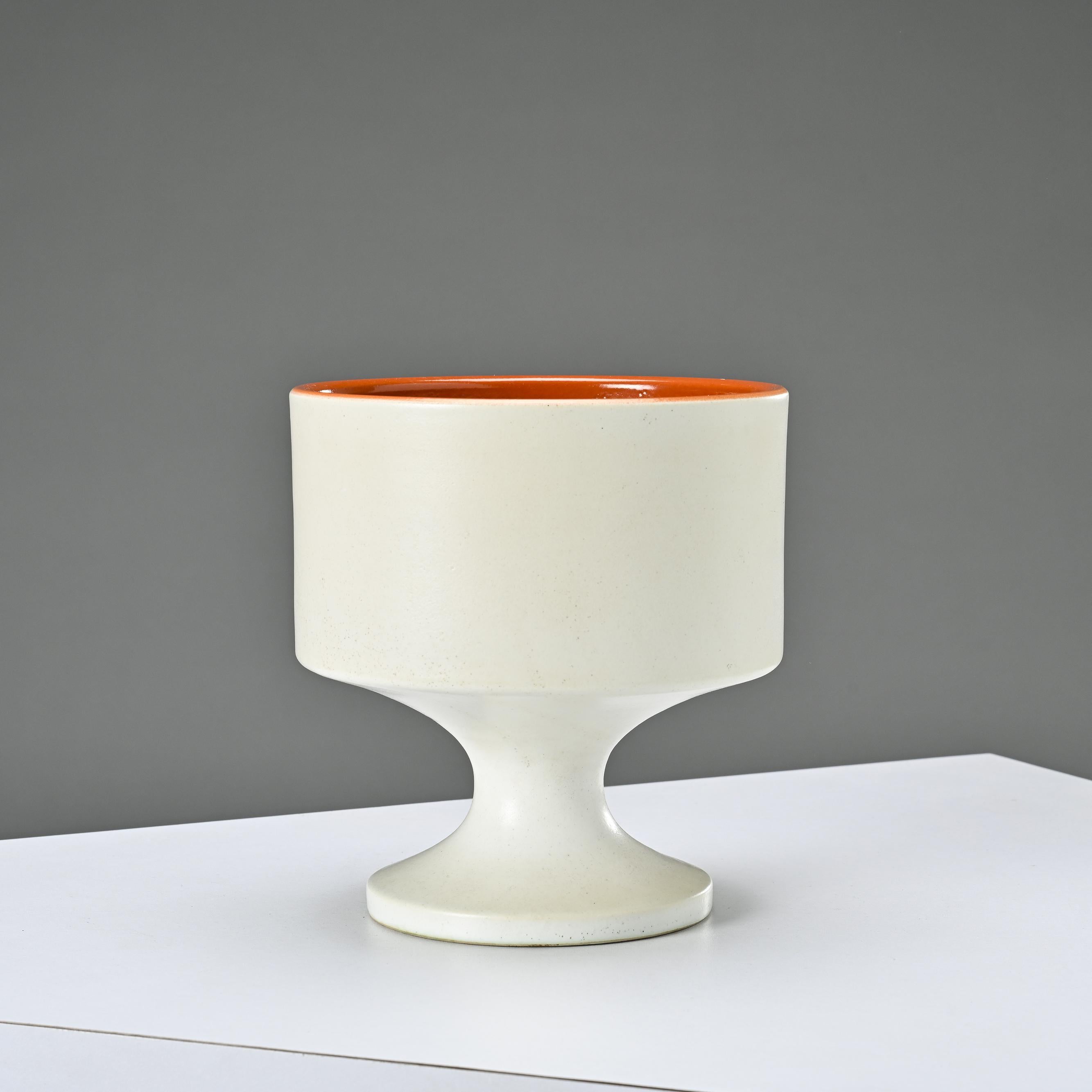 Pedestal Large Cup by Pol Chambost, circa 1970 In Good Condition For Sale In VILLEURBANNE, FR