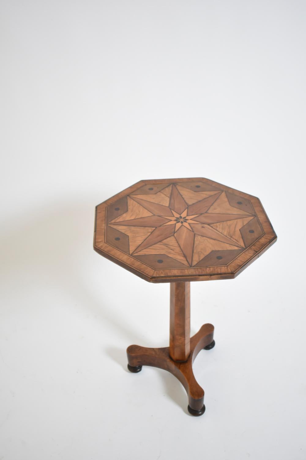 Pedestal octogonal table, XIXth c. In Excellent Condition For Sale In Lisboa, PT