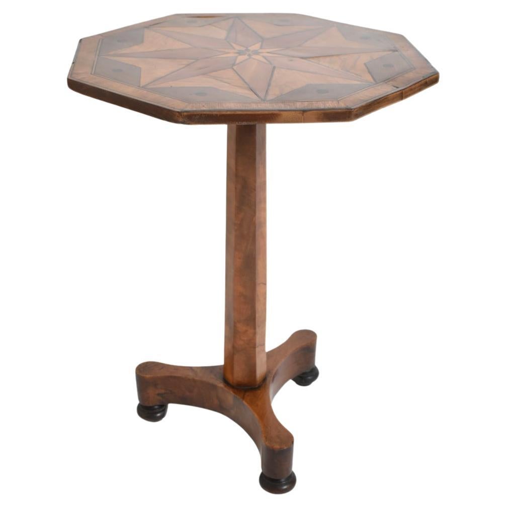 Table octogonale sur piédestal, XIXe siècle