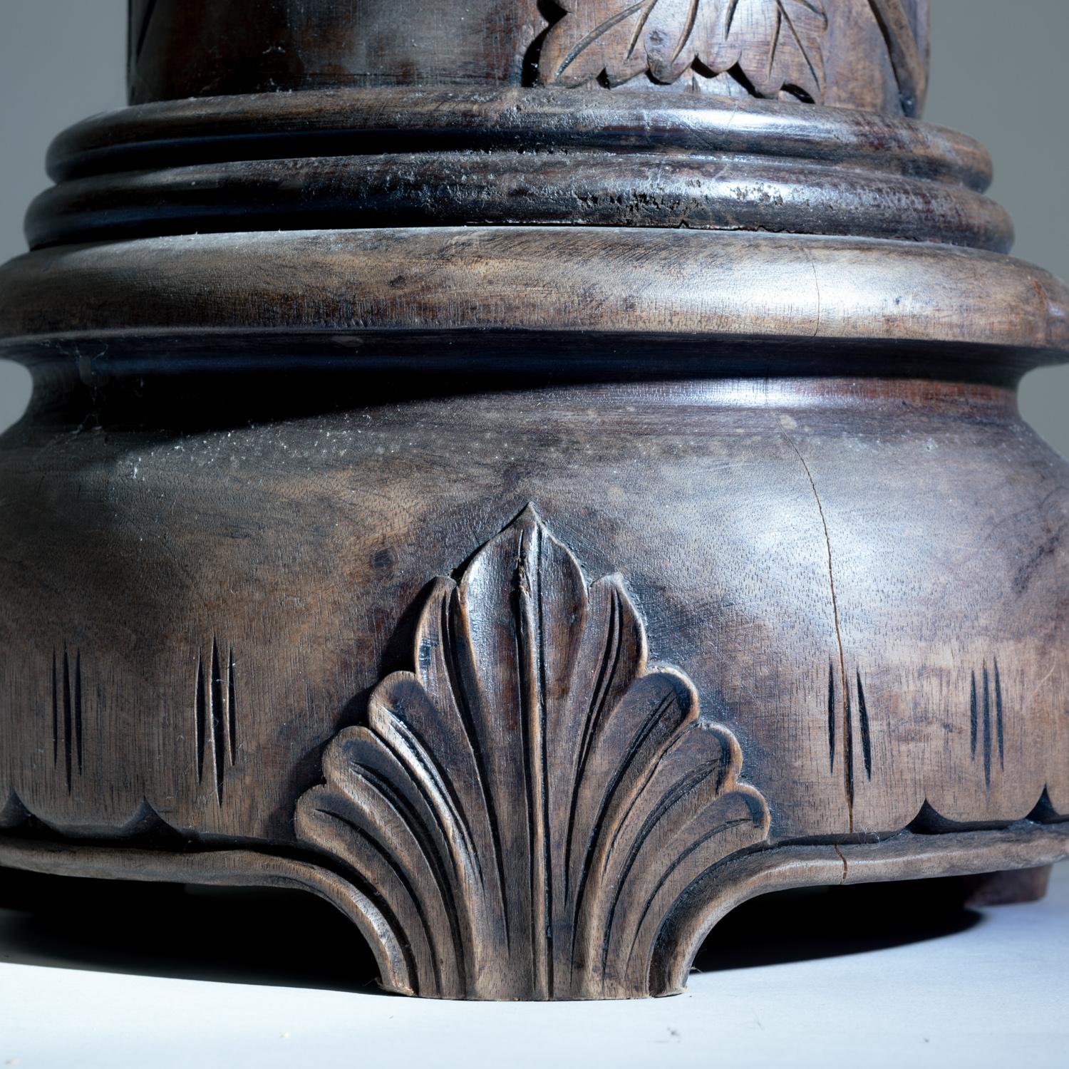 Piédestal ou jardinière, acajou, motif de vigne sculpté à la main, Wood, années 1950 en vente 4