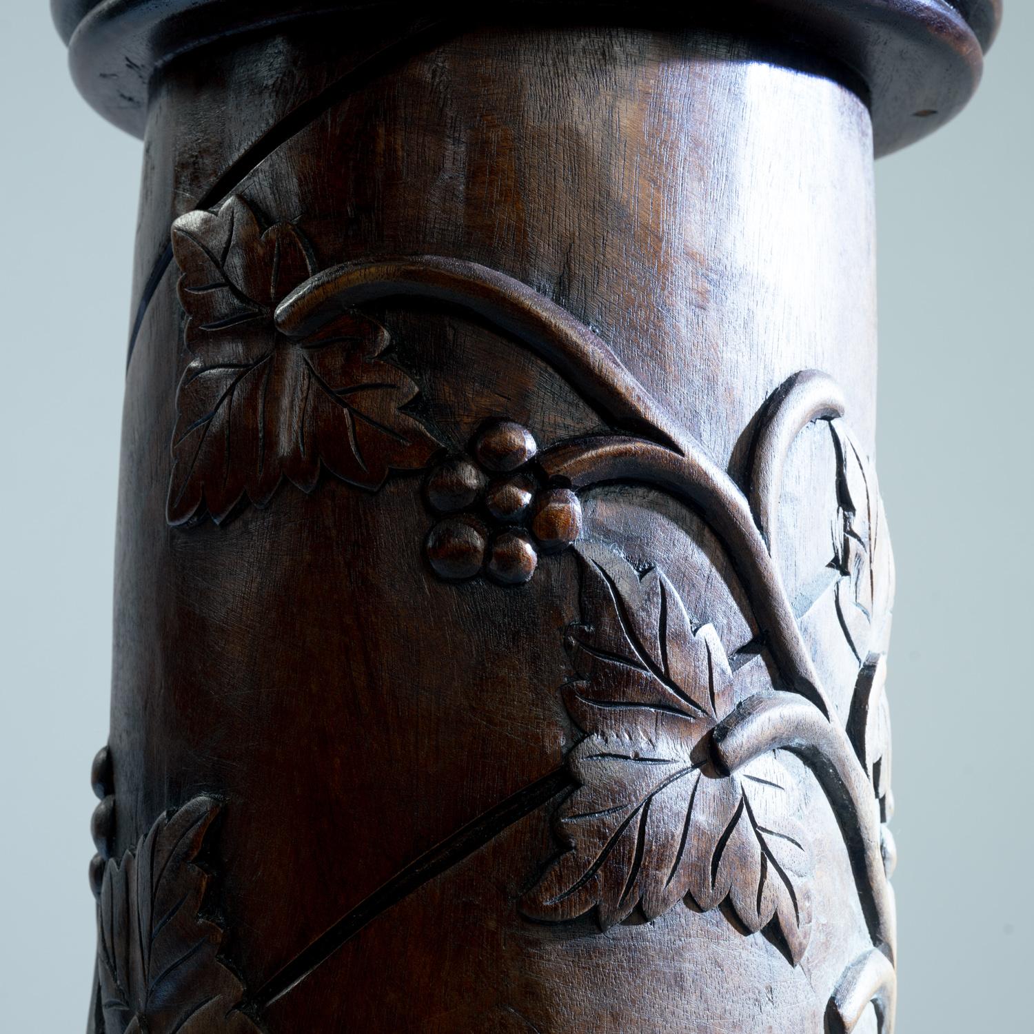 Piédestal ou jardinière, acajou, motif de vigne sculpté à la main, Wood, années 1950 en vente 1