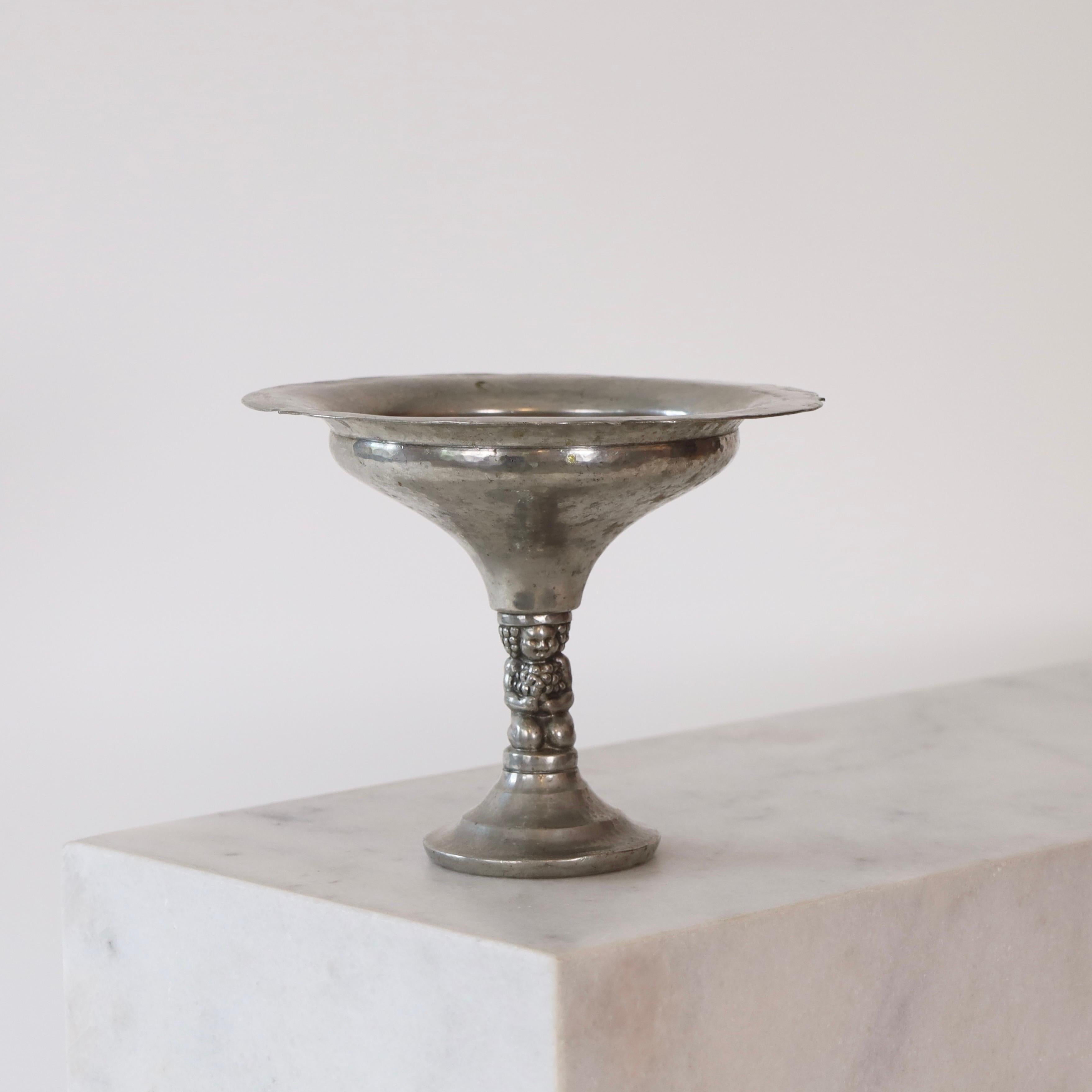 Pewterschale mit Sockel von Just Andersen, 1920er Jahre, Dänemark (Art déco) im Angebot