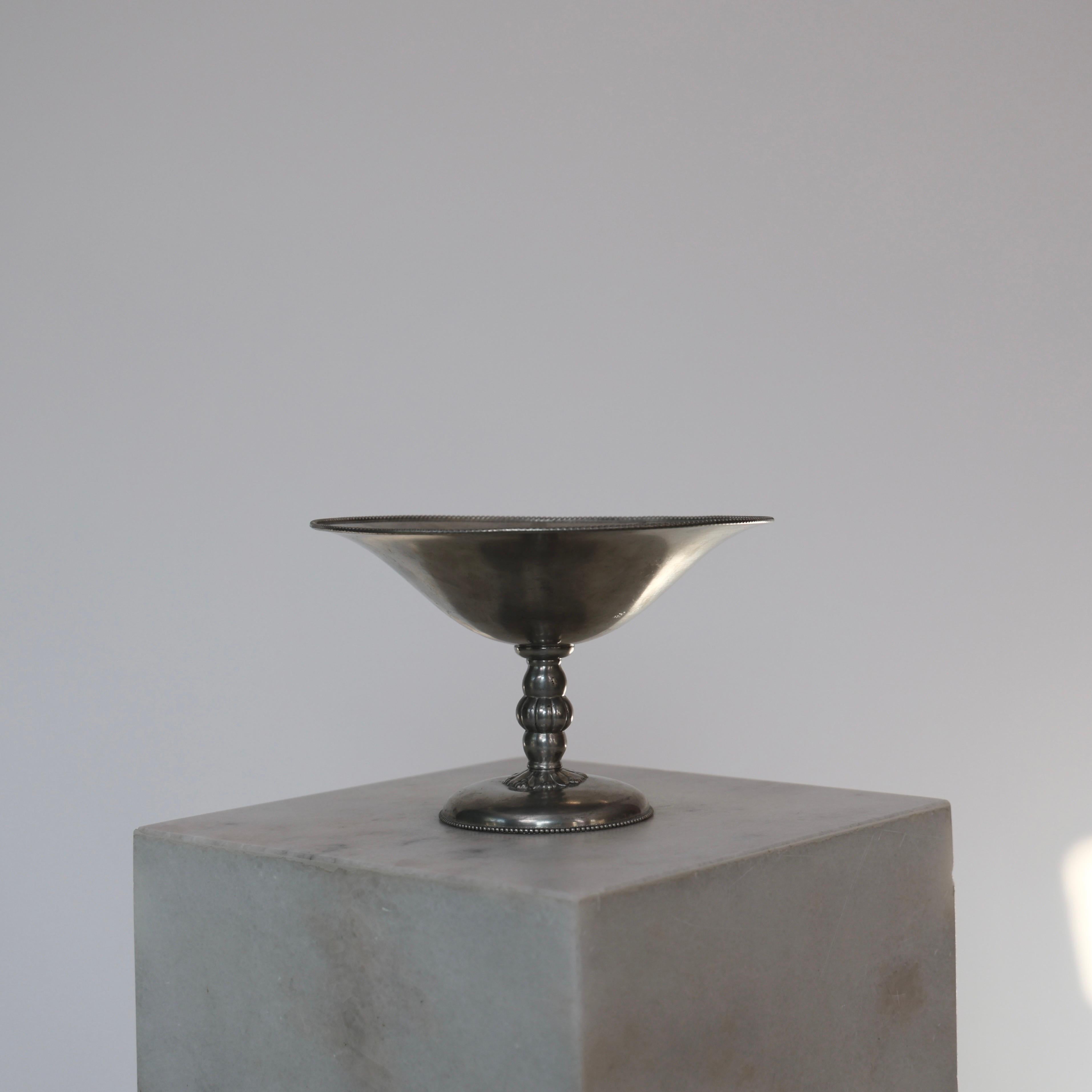 Pedestal Pewter Bowl by Just Andersen, 1920s, Denmark im Zustand „Gut“ im Angebot in Værløse, DK
