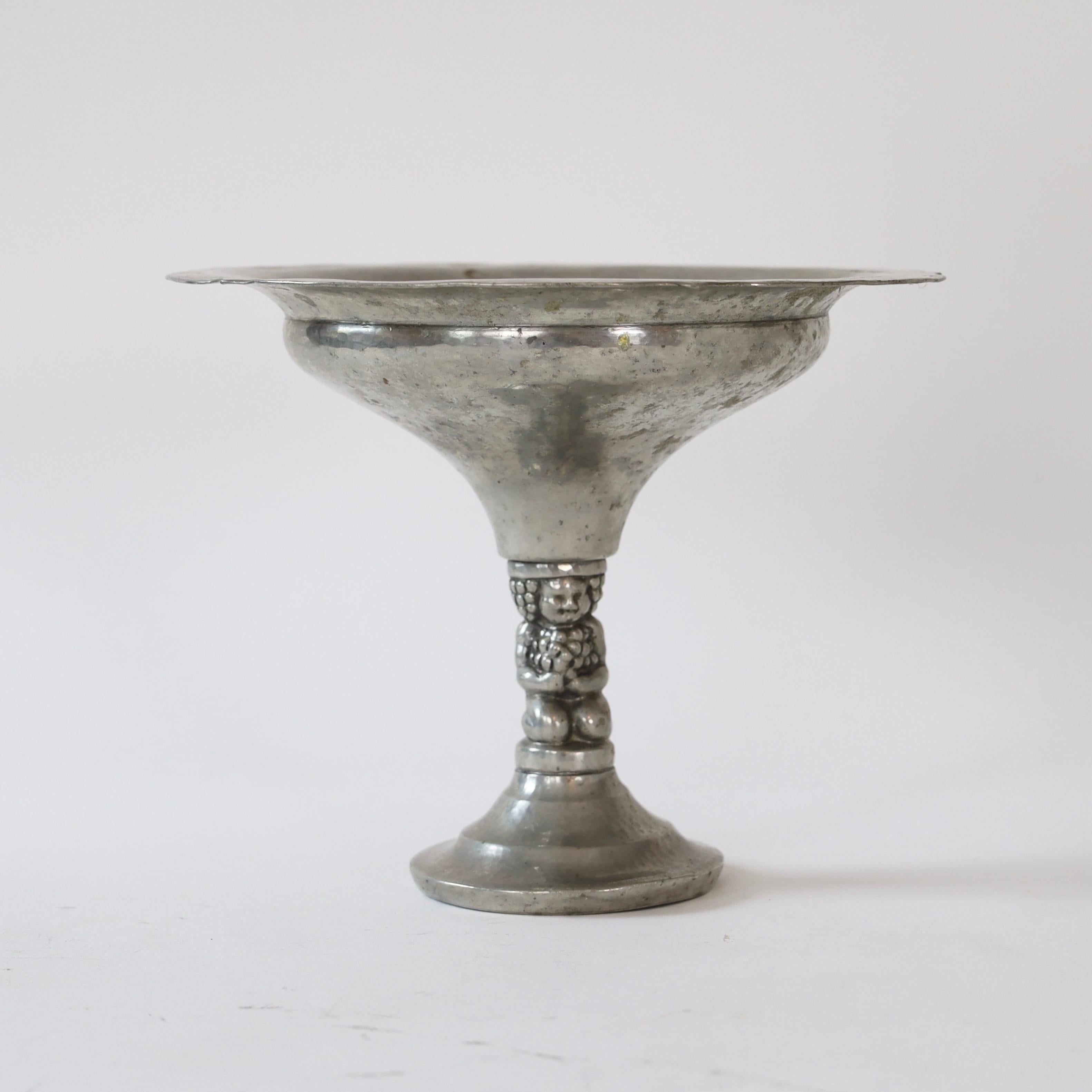 Pewterschale mit Sockel von Just Andersen, 1920er Jahre, Dänemark im Zustand „Relativ gut“ im Angebot in Værløse, DK