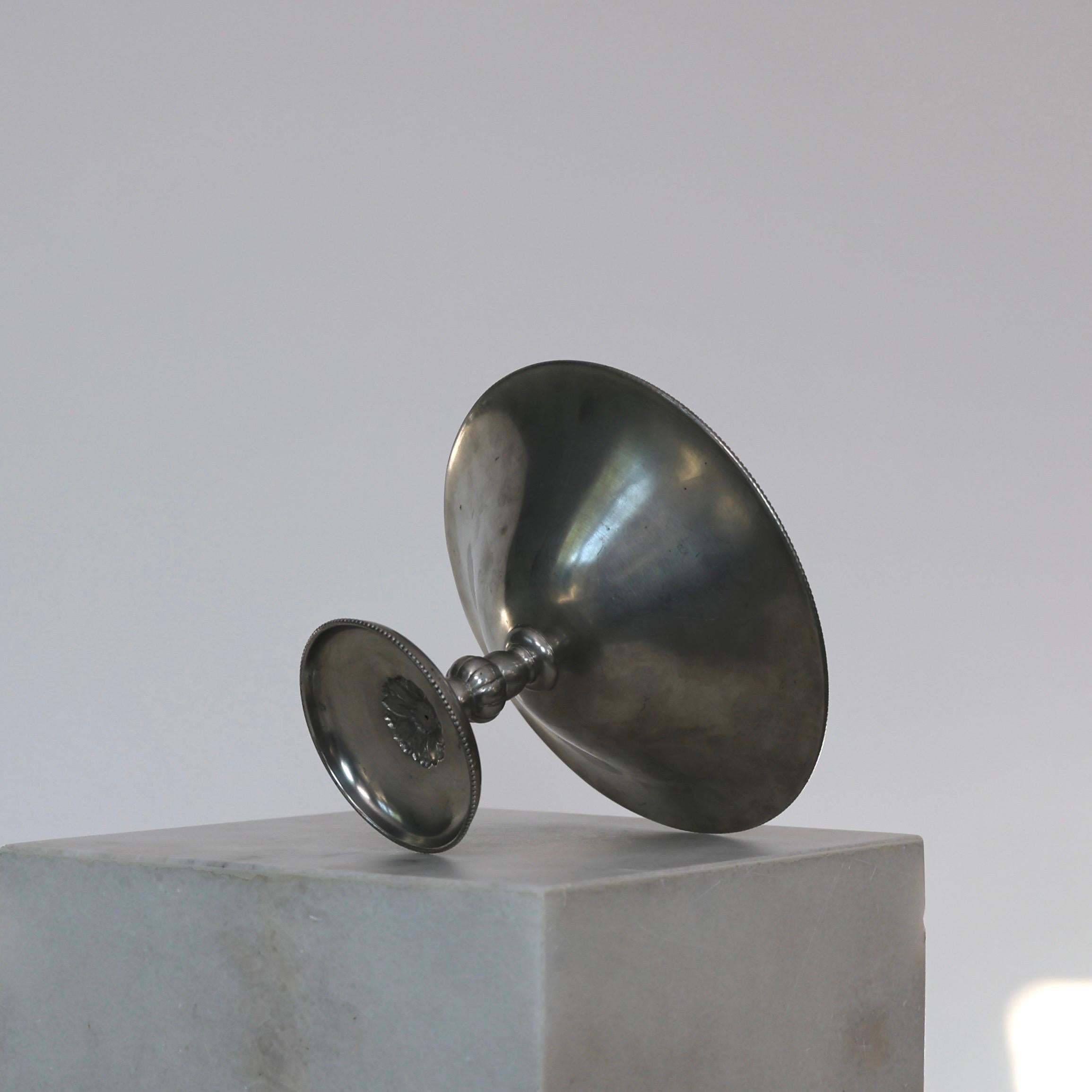 Pedestal Pewter Bowl by Just Andersen, 1920s, Denmark (Frühes 20. Jahrhundert) im Angebot