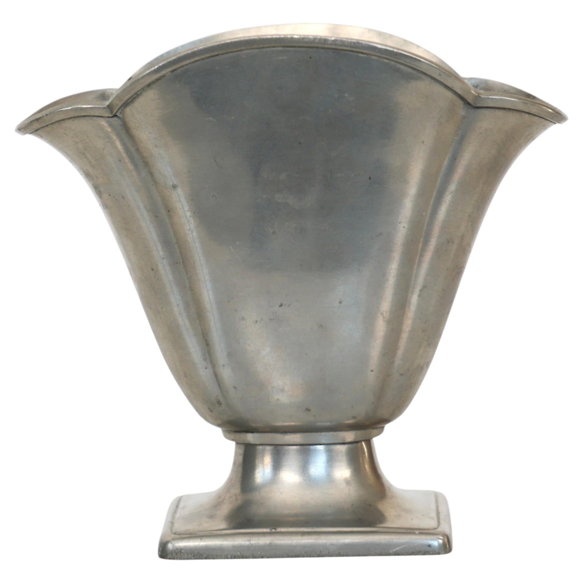 Vase à piédestal en étain par Just Andersen, années 1920, Danemark