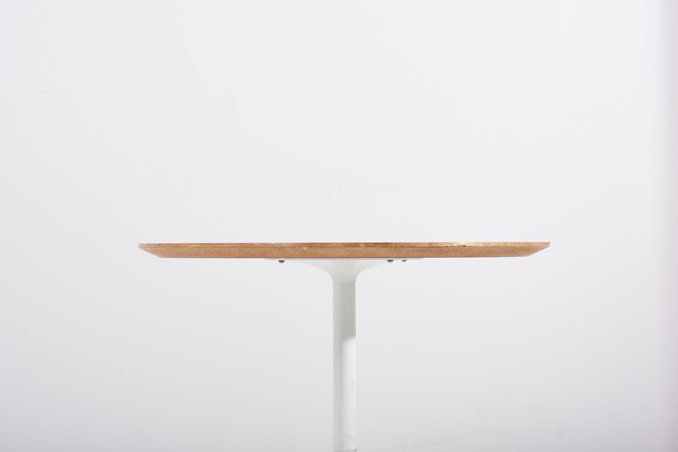 Mid-Century Modern Pedestal Side Coffee 5452 Table by George Nelson for Herman Miller