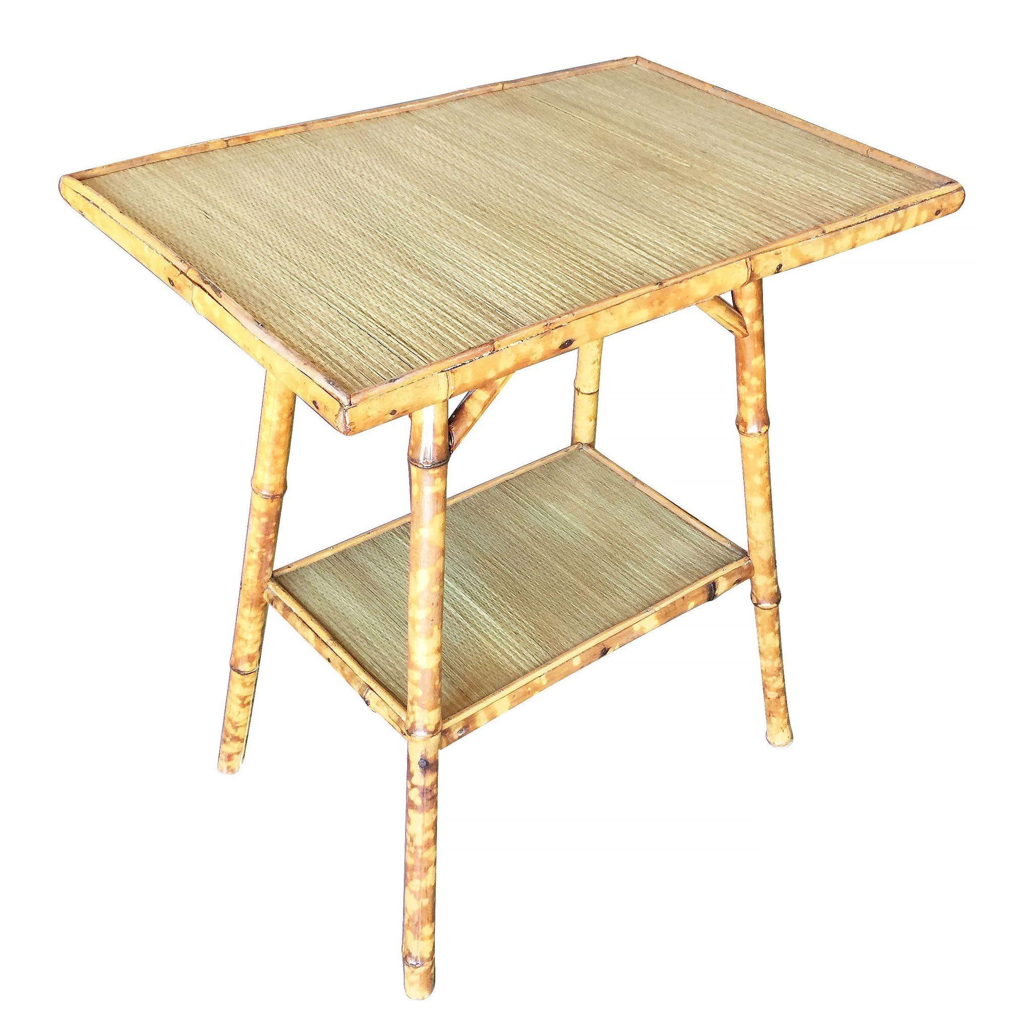 Mesa auxiliar de pedestal con estructura de bambú tigre y estante inferior Victoriano tardío en venta