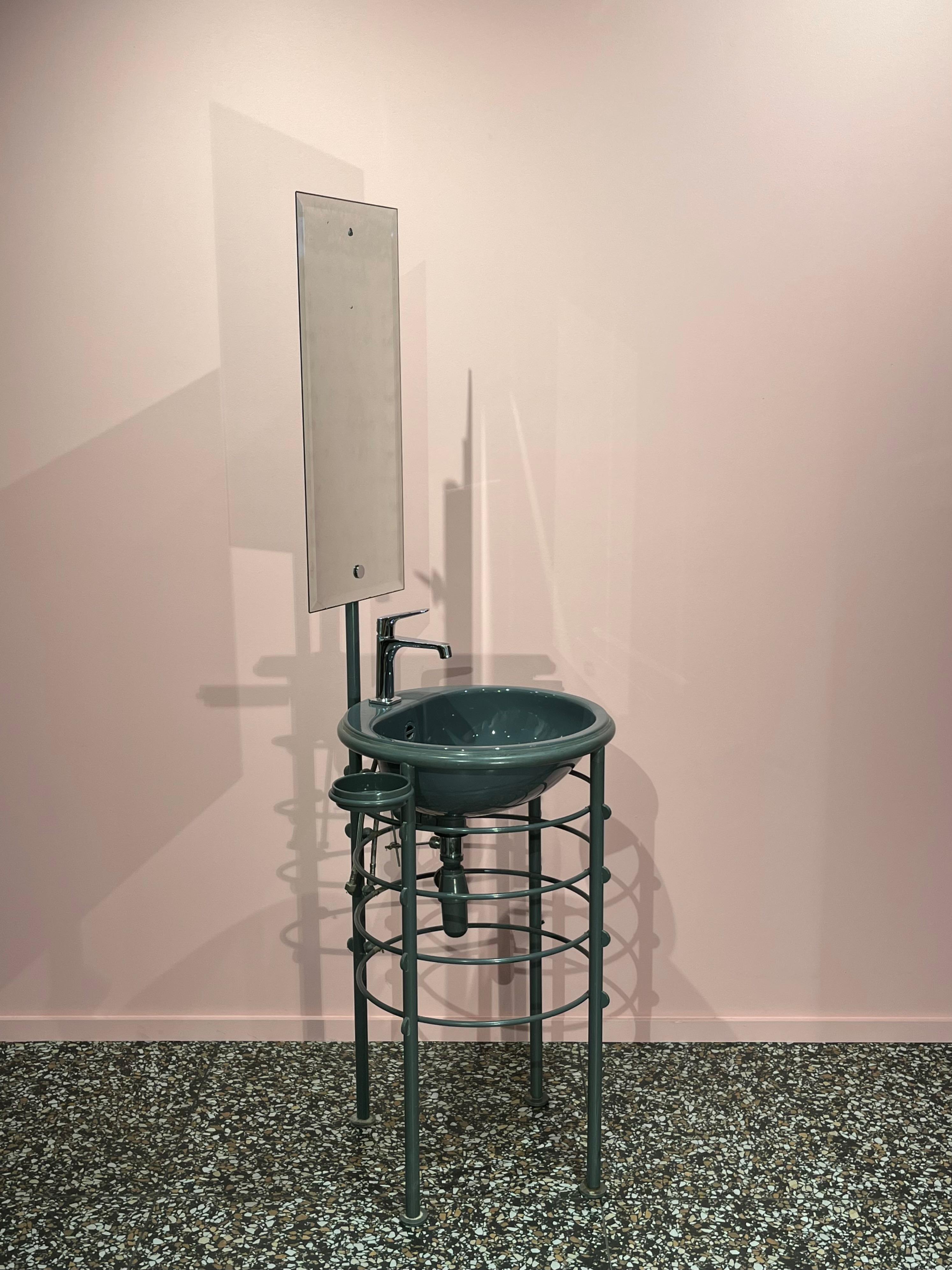 Lacquered Philippe Starck 'Lola Herzburg' Freestanding Sink & Mirror for Raspel, c1985  For Sale
