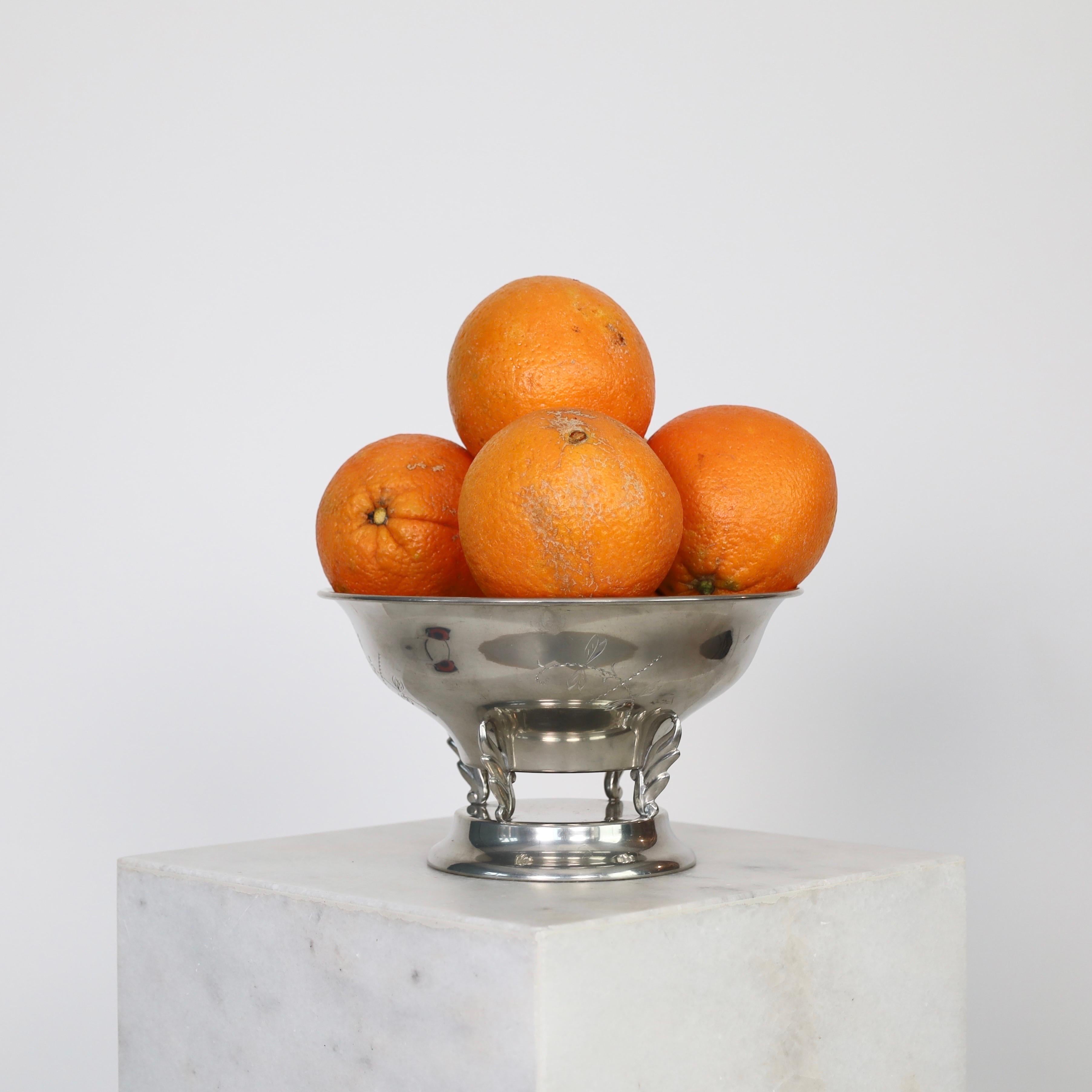 Cuenco de peltre con pedestal Swedish Grace de Svenkst Tenn, Años 30, Suecia Art Decó en venta