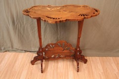 The Pedestal Table Aux Ombelles par Émile Gallé