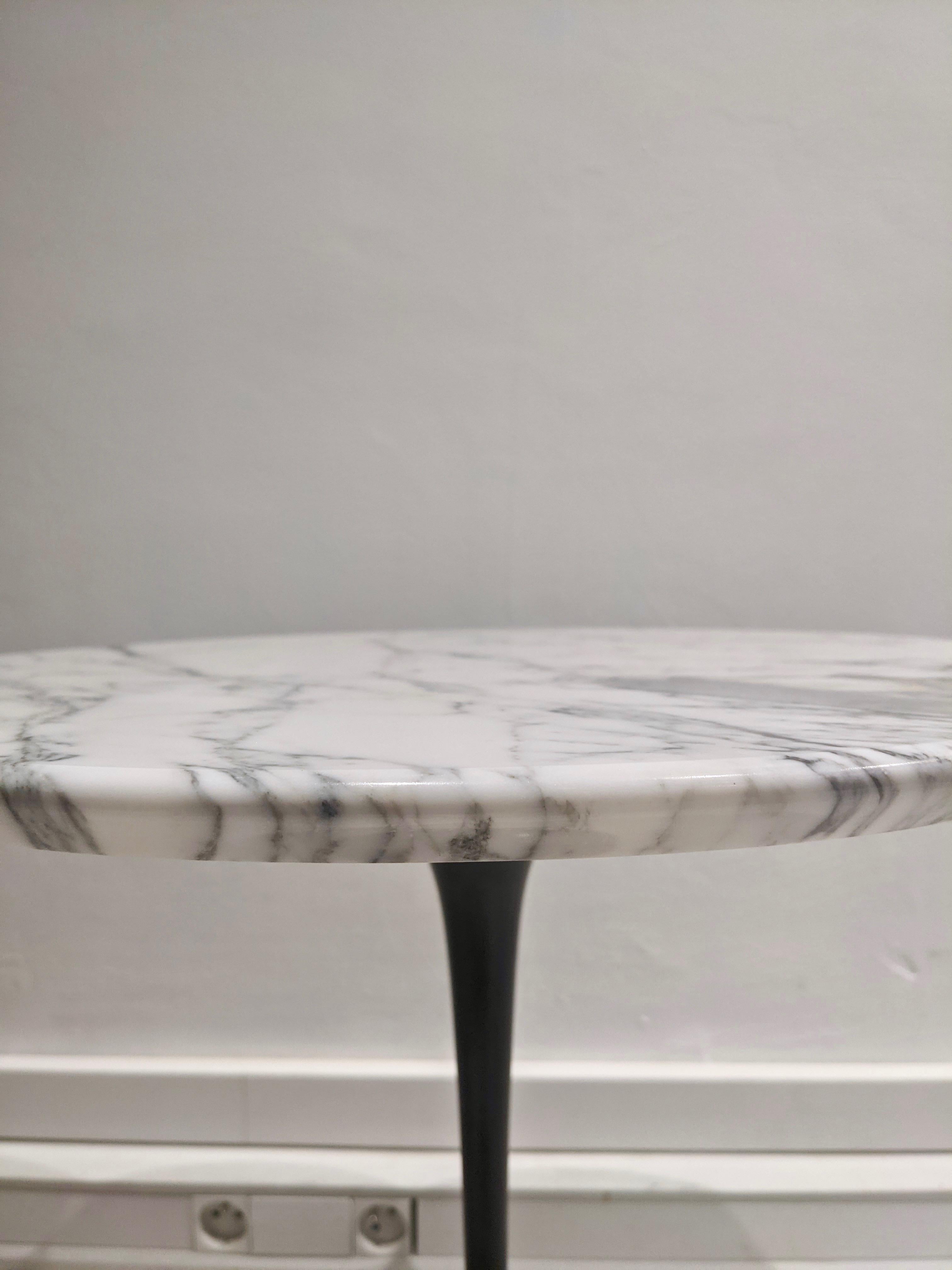 Mid-Century Modern Pedestal Table by Eero Saarinen with White Marble Top and Black Base for Knoll